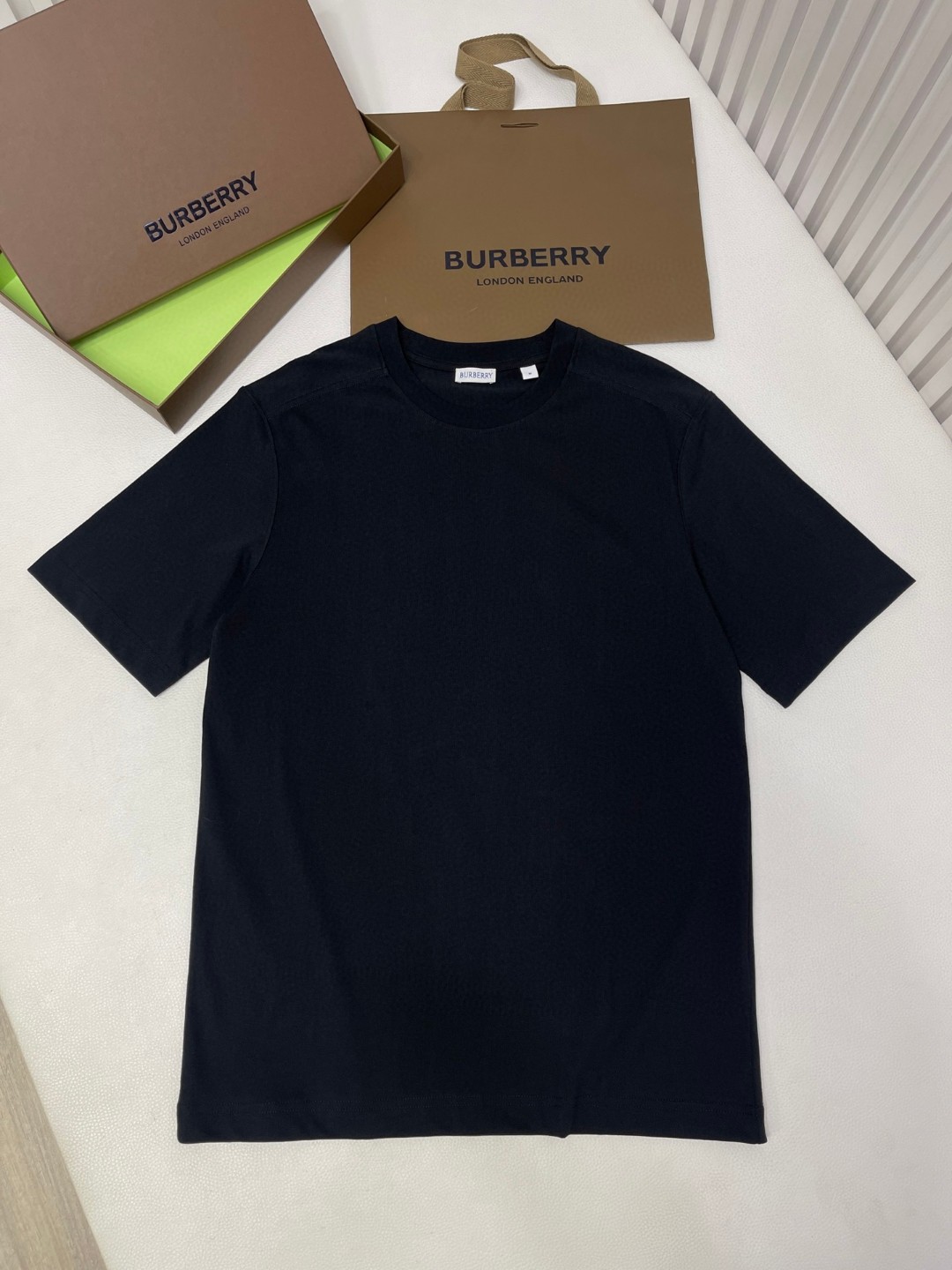 Burberry 巴宝莉 纯色刺绣战马图案 短袖 T恤 圆领 短款 夏季 黑色 白色 豆绿色 墨绿色