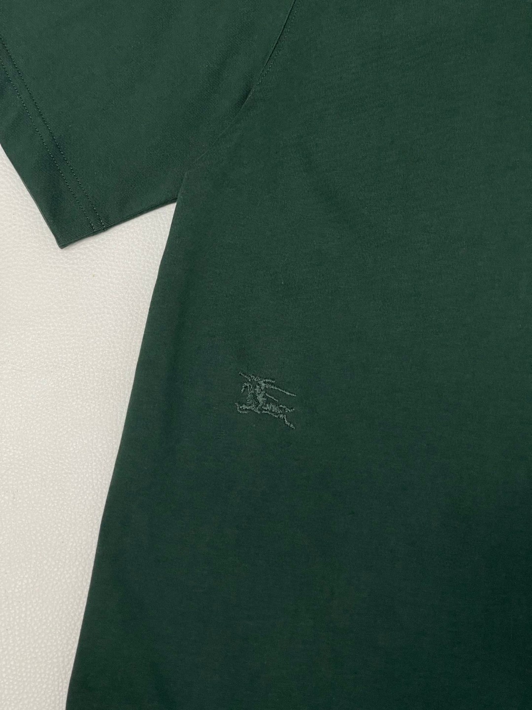 Burberry 巴宝莉 纯色刺绣战马图案 短袖 T恤 圆领 短款 夏季 黑色 白色 豆绿色 墨绿色