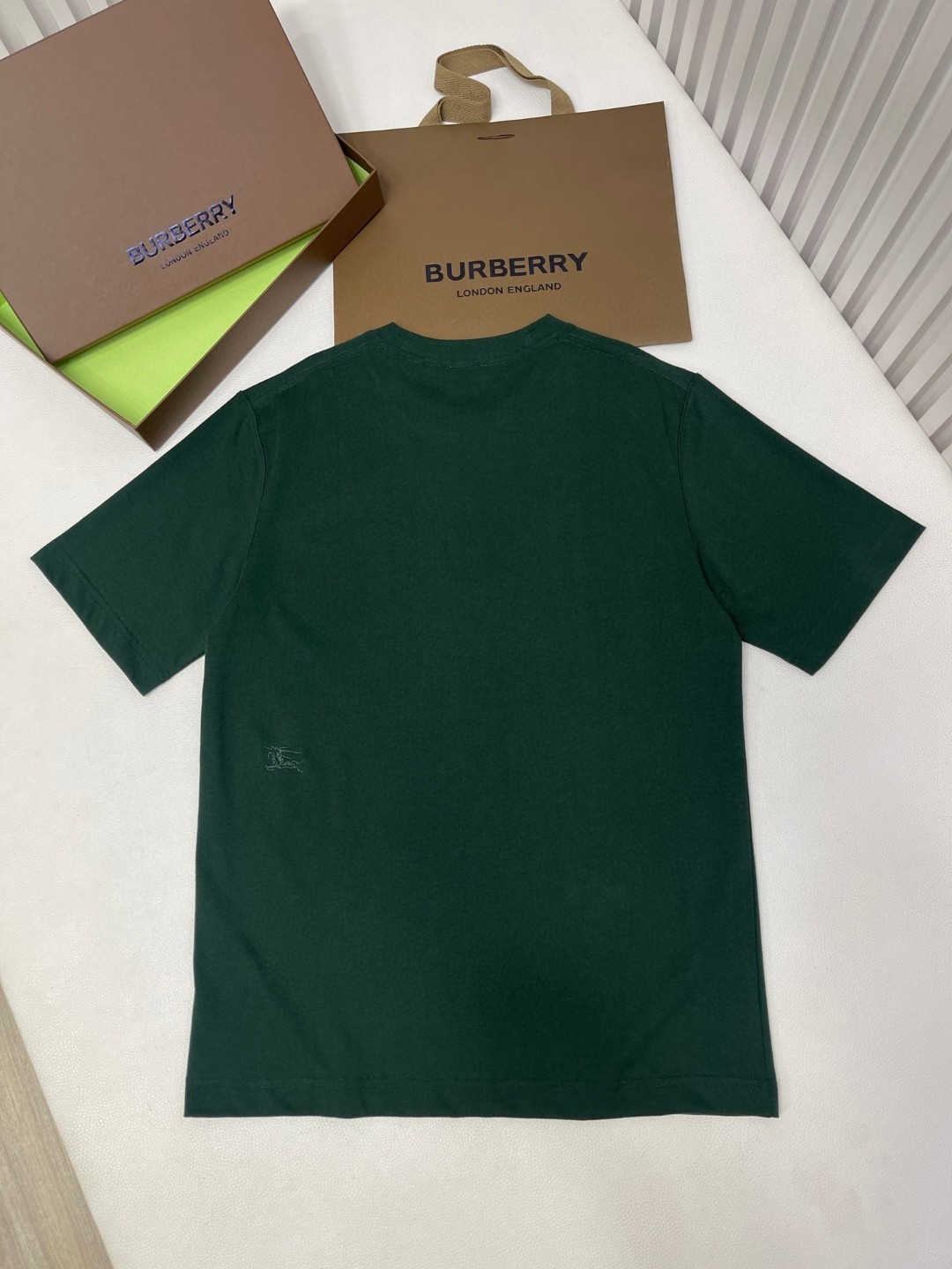Burberry 巴宝莉 纯色刺绣战马图案 短袖 T恤 圆领 短款 夏季 黑色 白色 豆绿色 墨绿色