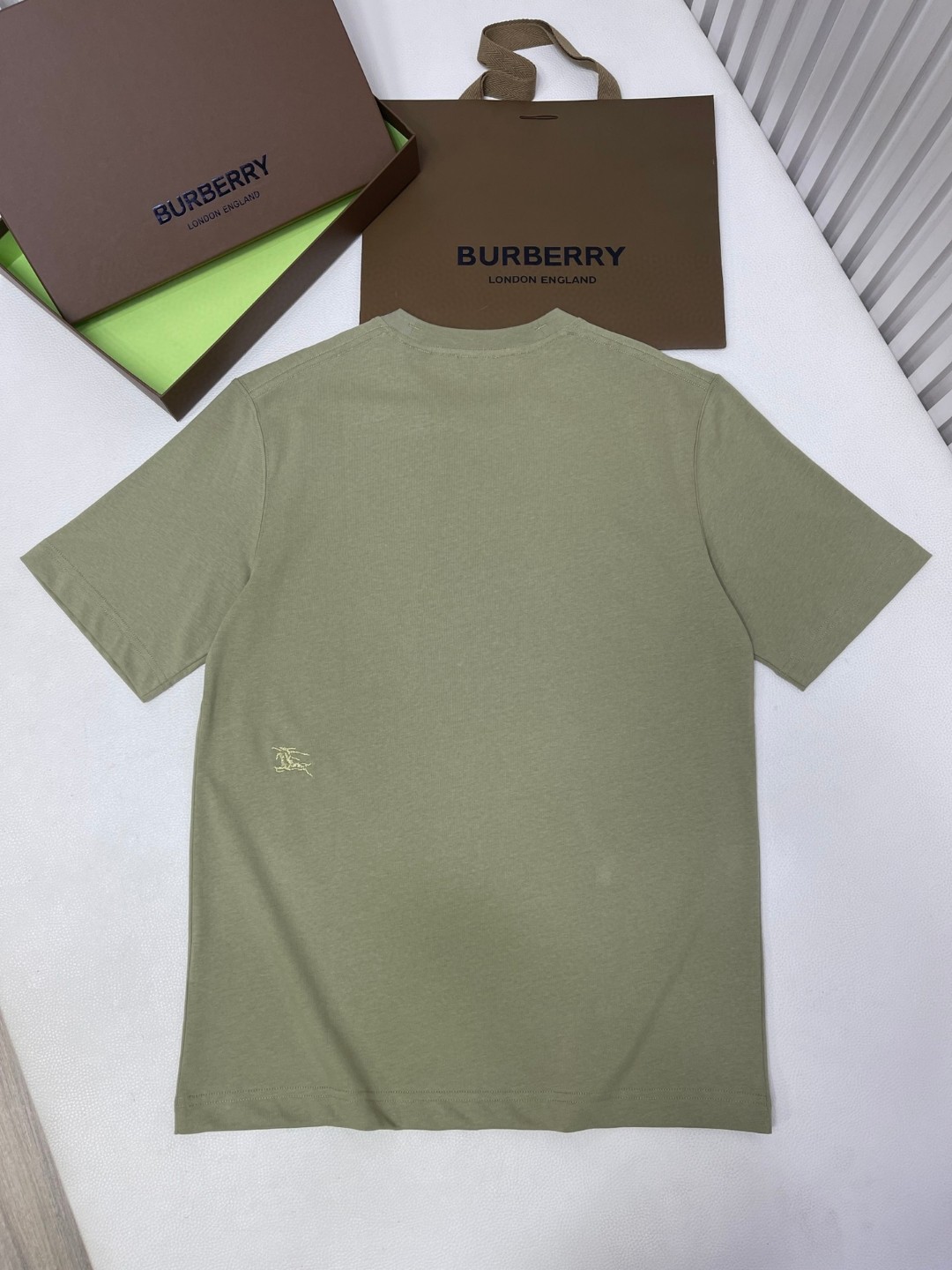 Burberry 巴宝莉 纯色刺绣战马图案 短袖 T恤 圆领 短款 夏季 黑色 白色 豆绿色 墨绿色