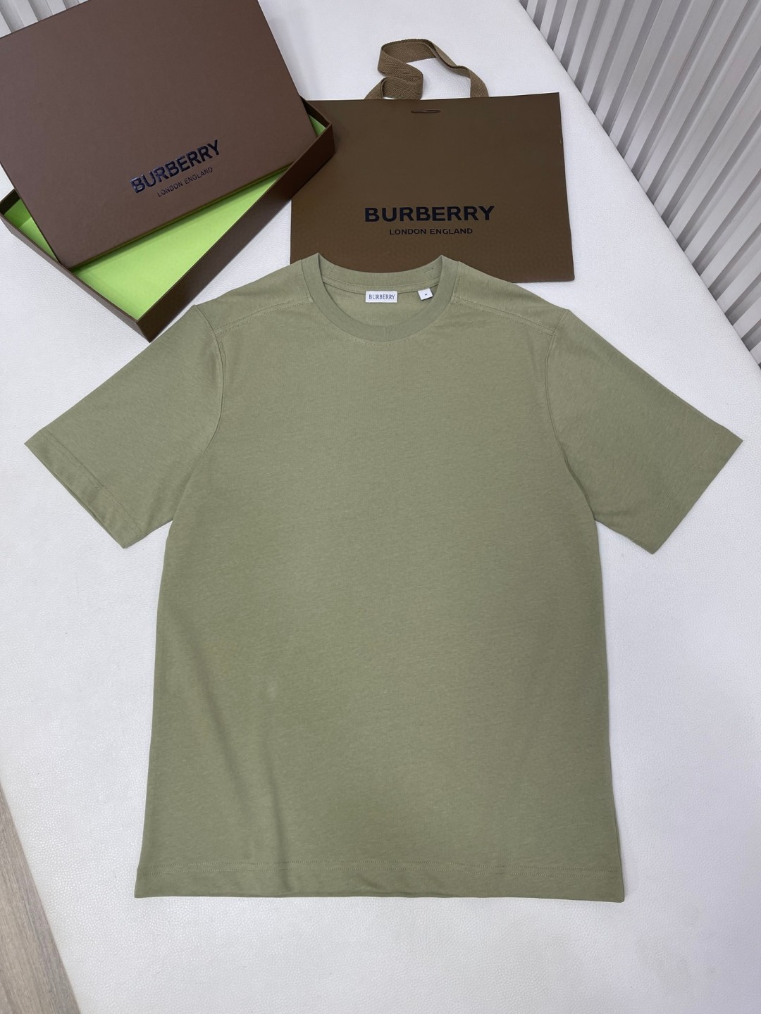 Burberry 巴宝莉 纯色刺绣战马图案 短袖 T恤 圆领 短款 夏季 黑色 白色 豆绿色 墨绿色