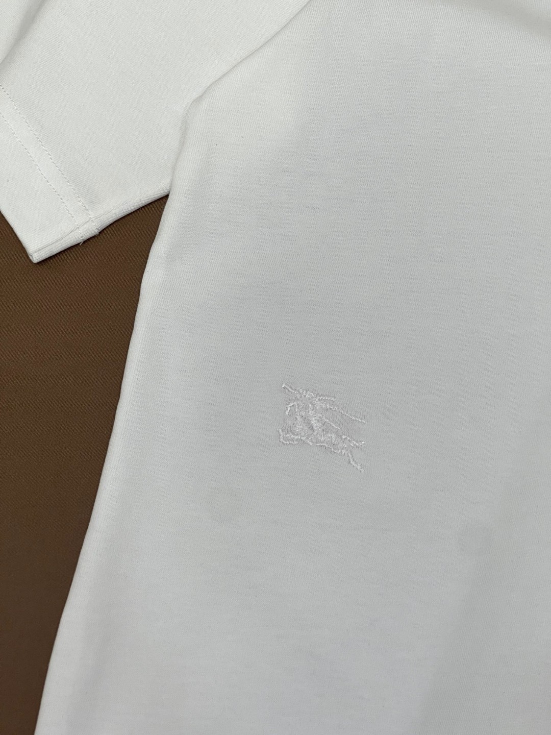 Burberry 巴宝莉 纯色刺绣战马图案 短袖 T恤 圆领 短款 夏季 黑色 白色 豆绿色 墨绿色