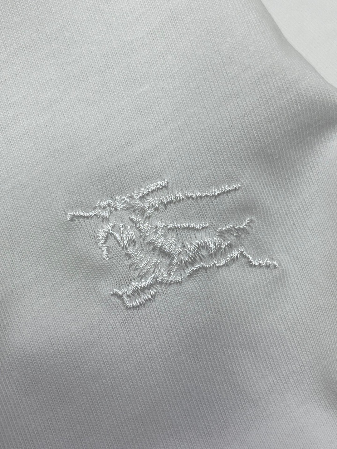 Burberry 巴宝莉 纯色刺绣战马图案 短袖 T恤 圆领 短款 夏季 黑色 白色 豆绿色 墨绿色