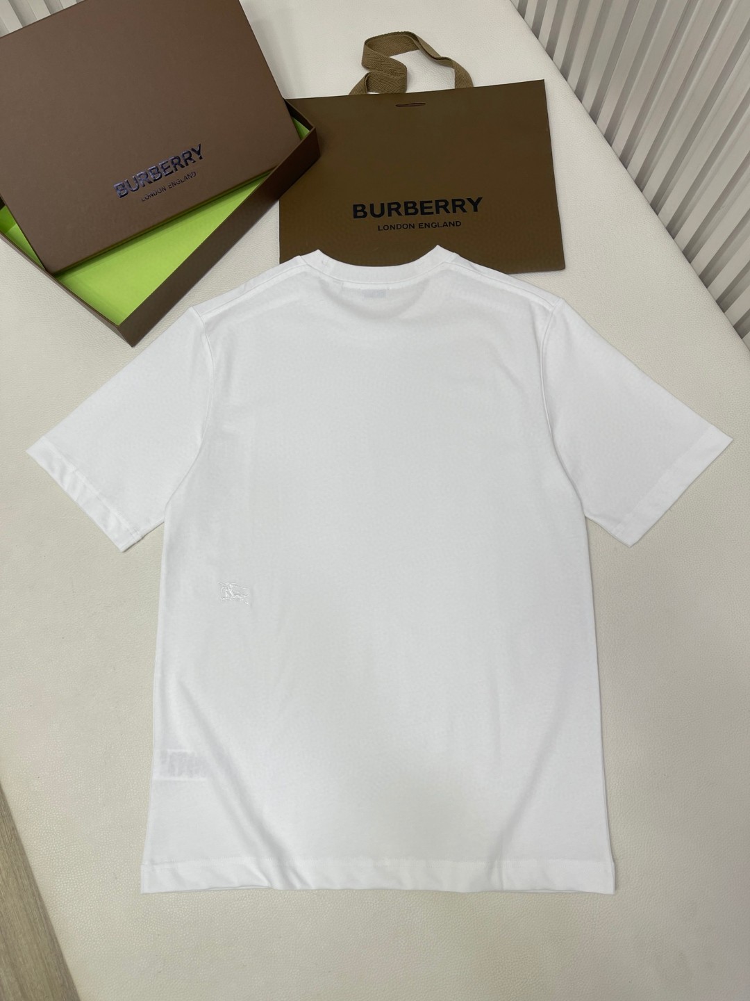 Burberry 巴宝莉 纯色刺绣战马图案 短袖 T恤 圆领 短款 夏季 黑色 白色 豆绿色 墨绿色