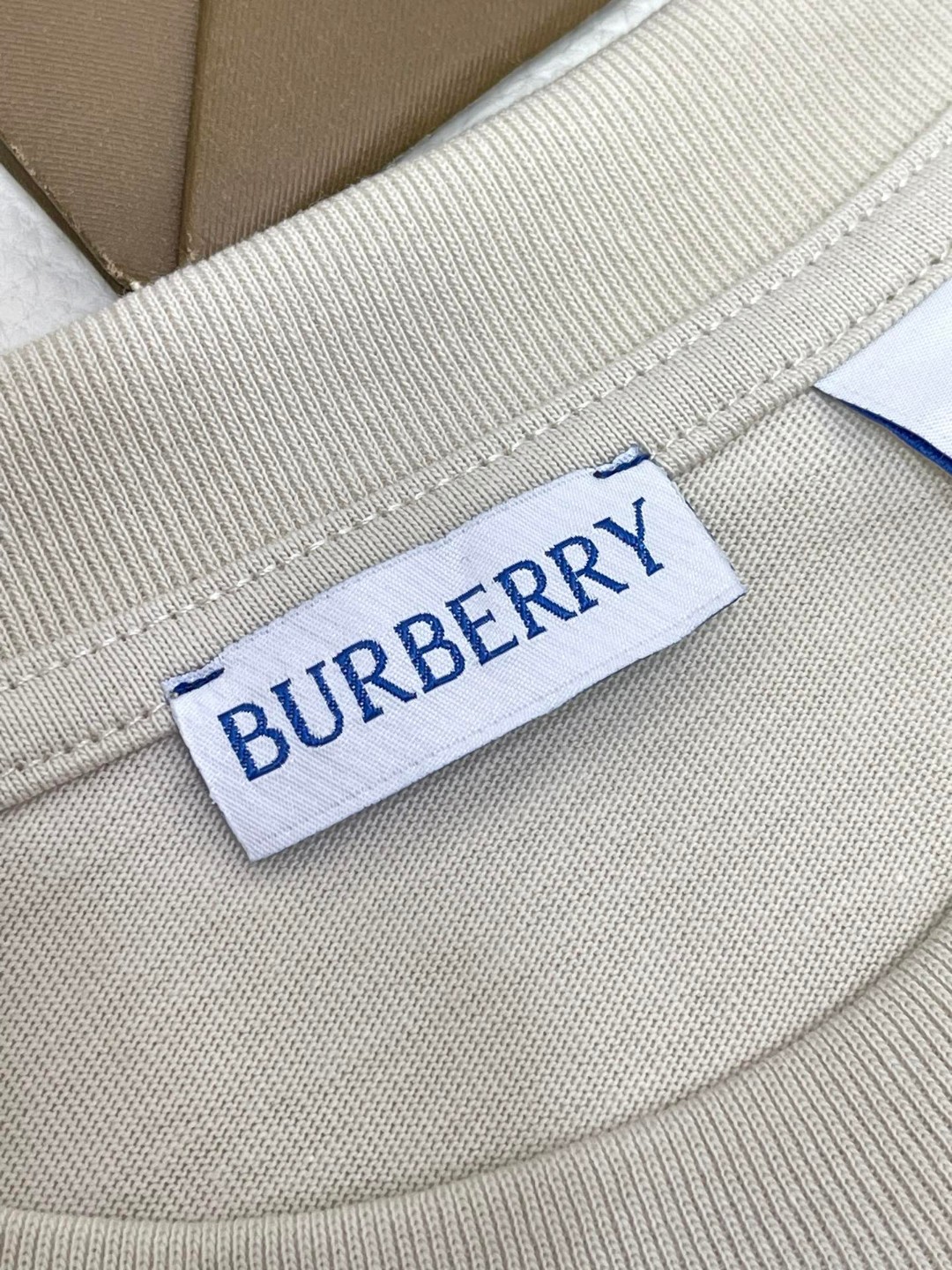 Burberry 巴宝莉 马术骑士印花图案 短袖 T恤 圆领 短款 夏季 米白色 80907881