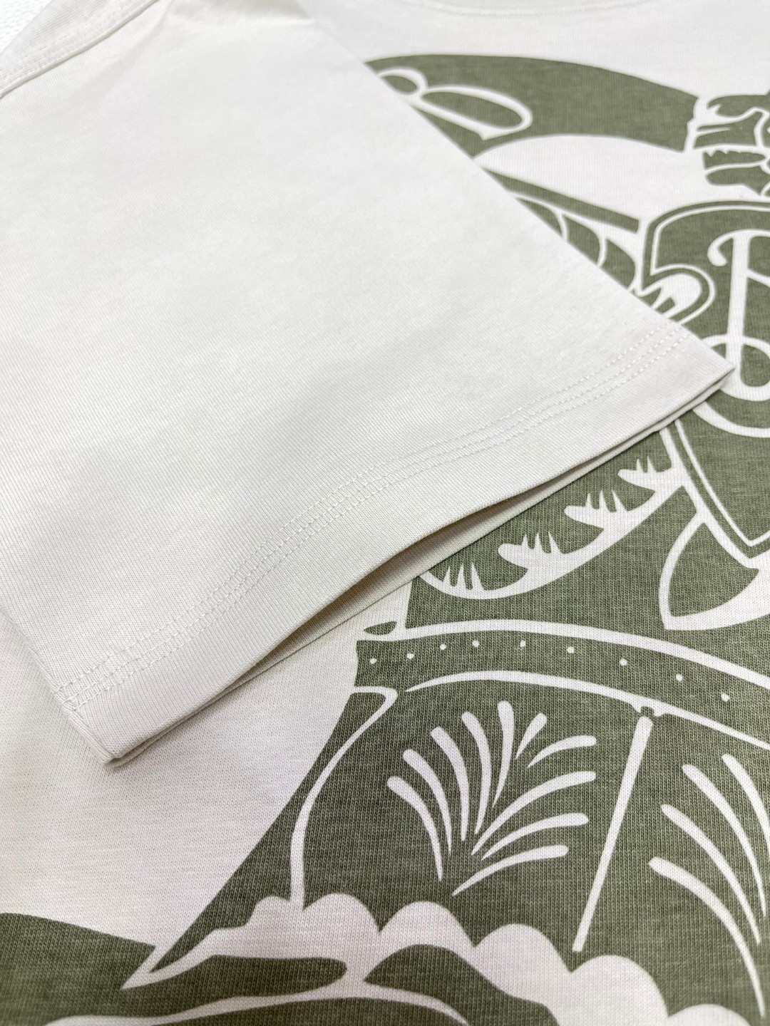 Burberry 巴宝莉 马术骑士印花图案 短袖 T恤 圆领 短款 夏季 米白色 80907881