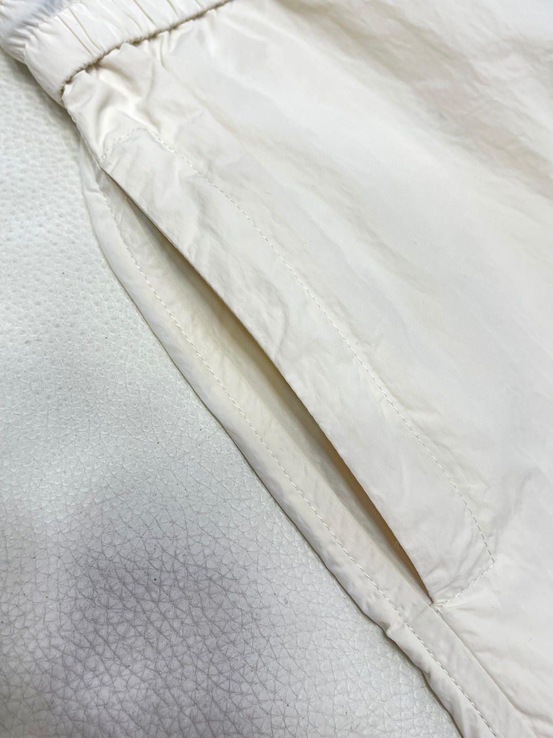 Burberry 巴宝莉 纯色刺绣战马图案松紧腰短裤 裤子 休闲裤 蓝色黑色