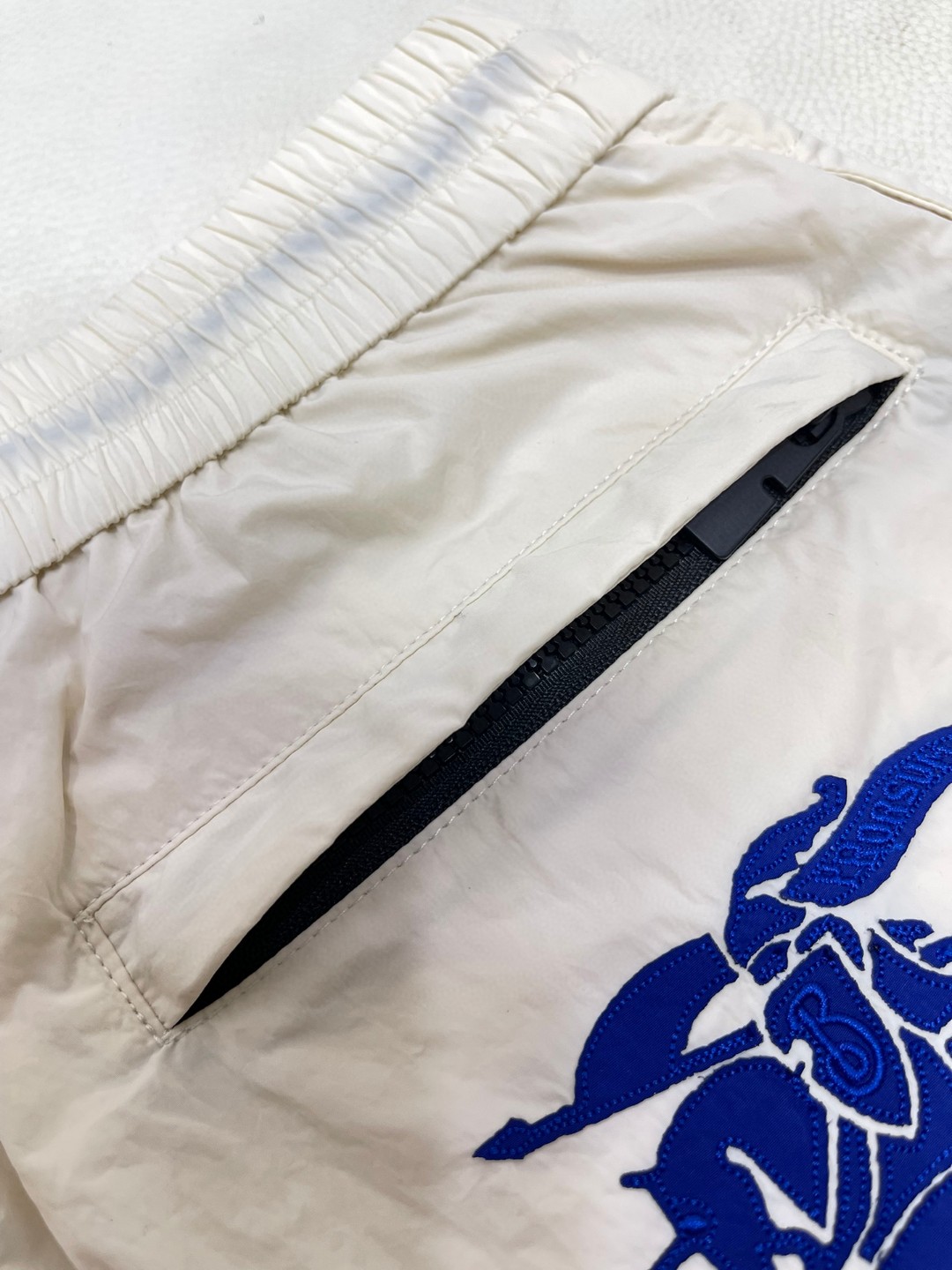 Burberry 巴宝莉 纯色刺绣战马图案松紧腰短裤 裤子 休闲裤 蓝色黑色