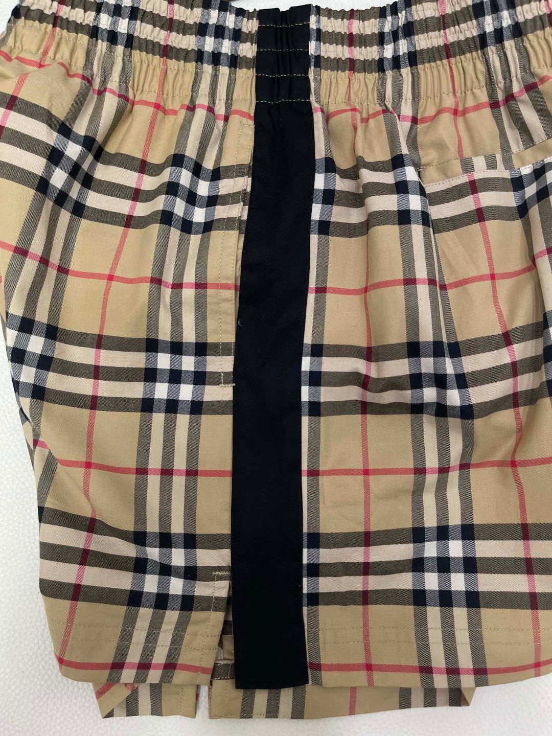 Burberry 巴宝莉 格纹松紧腰短裤 裤子 休闲裤 米白 米黑 80487261