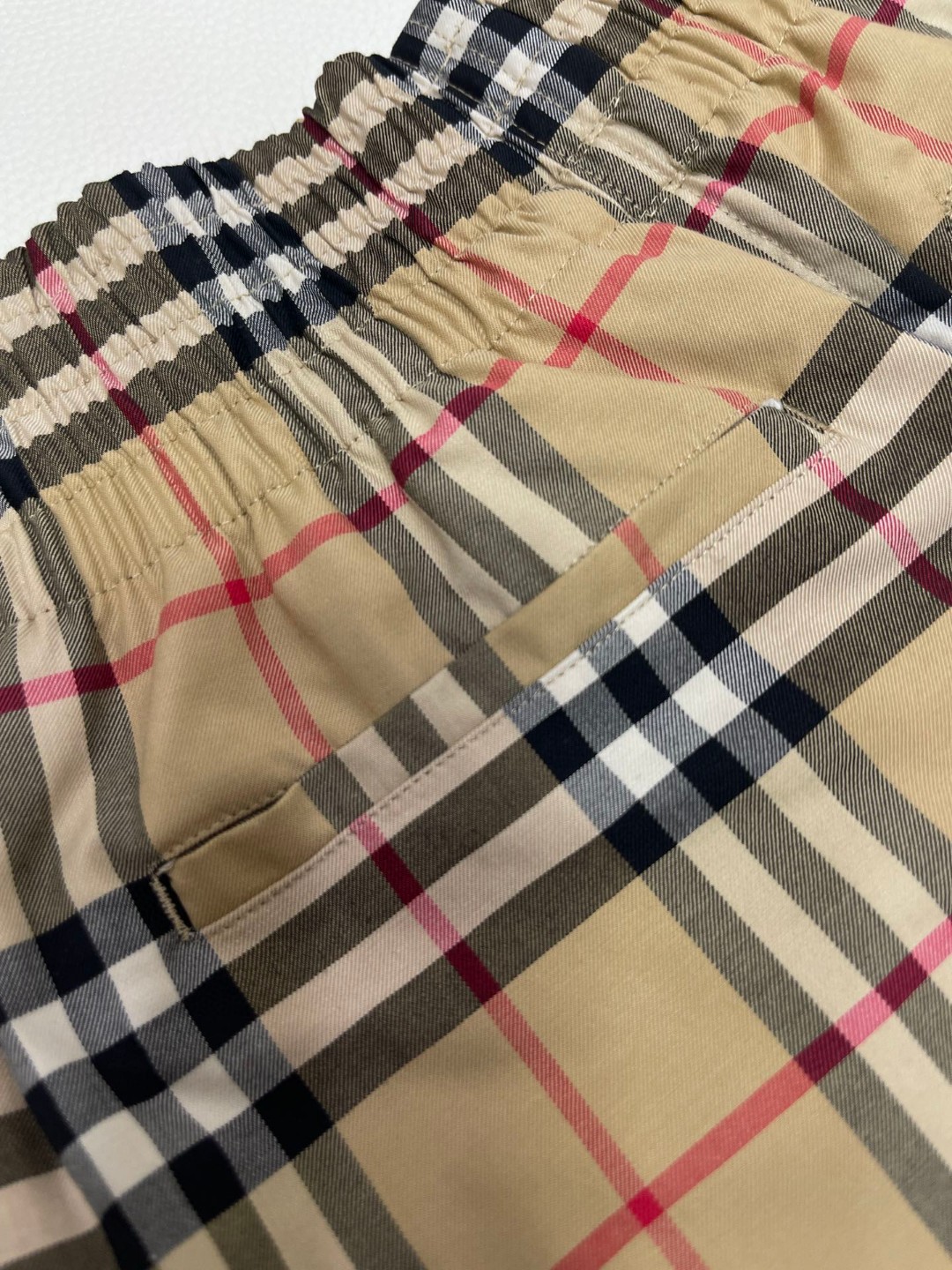 Burberry 巴宝莉 格纹松紧腰短裤 裤子 休闲裤 米白 米黑 80487261