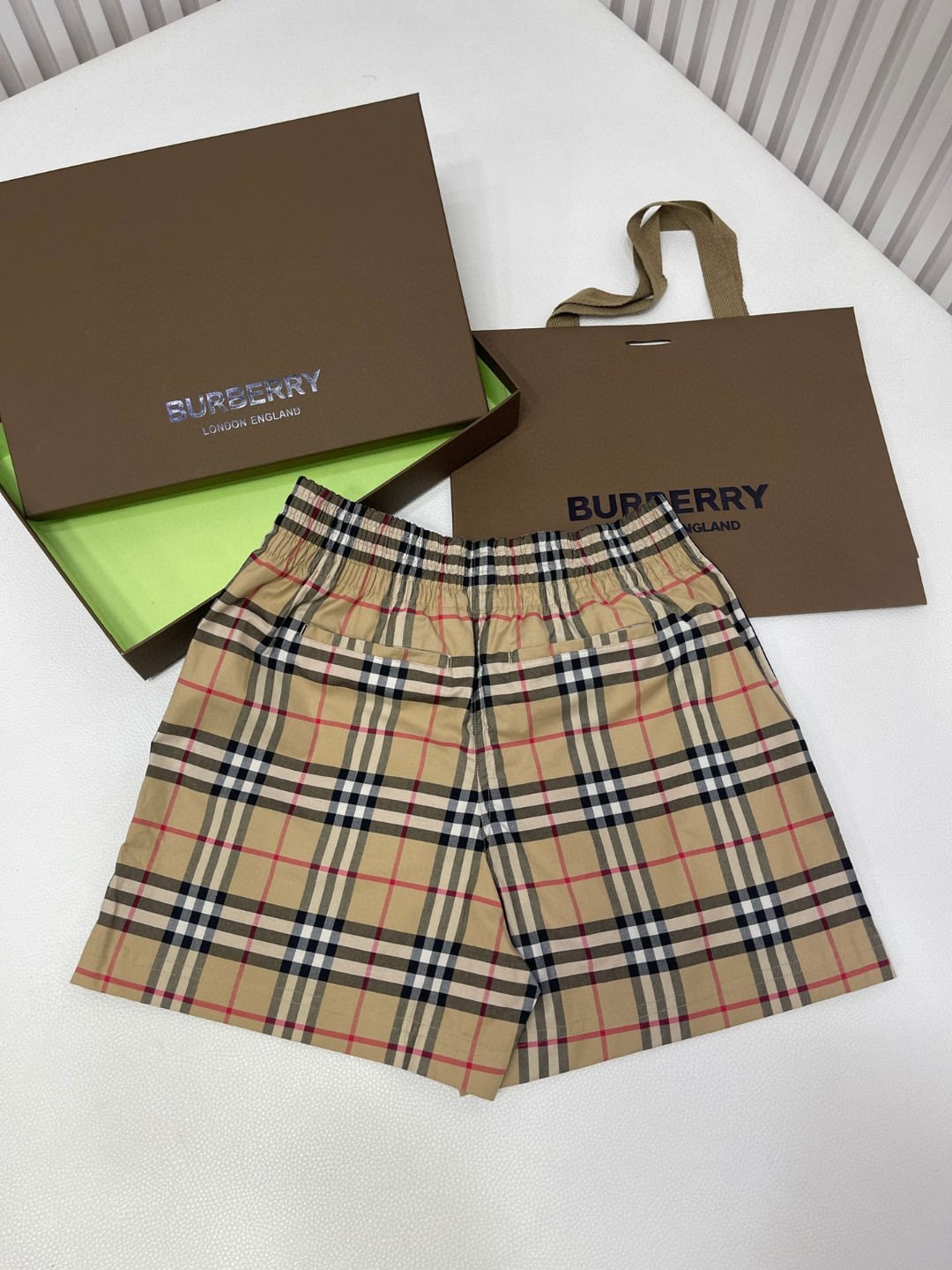 Burberry 巴宝莉 格纹松紧腰短裤 裤子 休闲裤 米白 米黑 80487261
