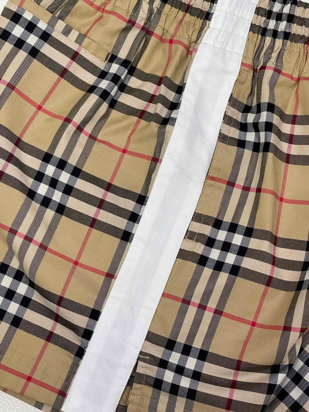 Burberry 巴宝莉 格纹松紧腰短裤 裤子 休闲裤 米白 米黑 80487261