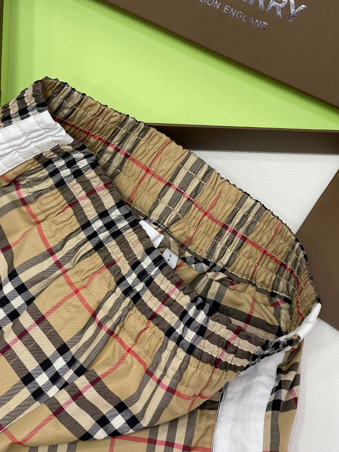 Burberry 巴宝莉 格纹松紧腰短裤 裤子 休闲裤 米白 米黑 80487261