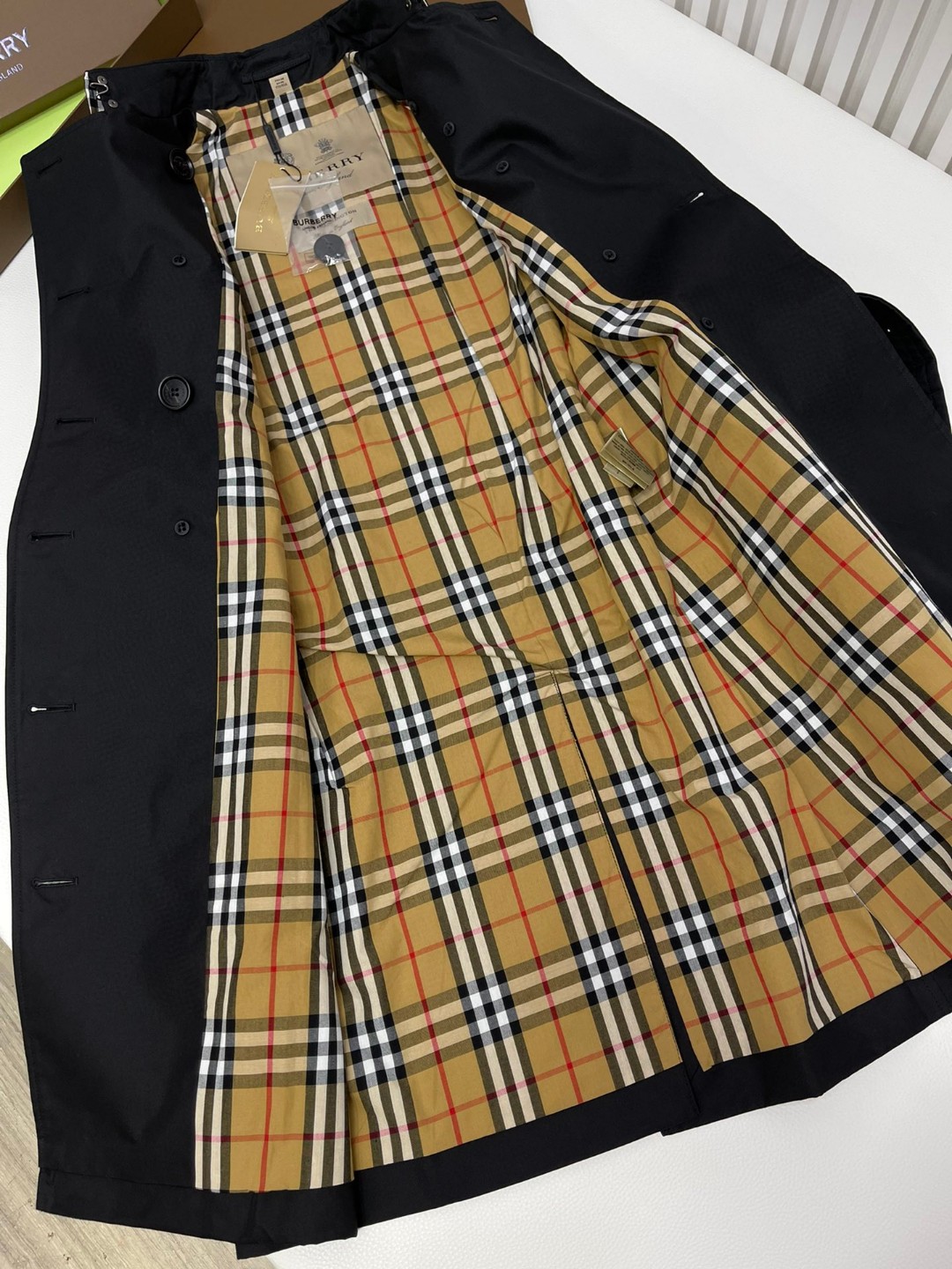 Burberry 巴宝莉 英伦风纯色翻领双排扣风衣 夹克 外套 长袖 长款 秋冬款 杏色 黑色 80457761