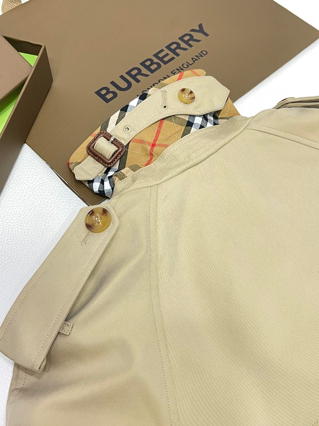 Burberry 巴宝莉 纯色翻领双排扣风衣 夹克 长袖 外套 长款 秋冬款 卡其色  黑色 80793801
