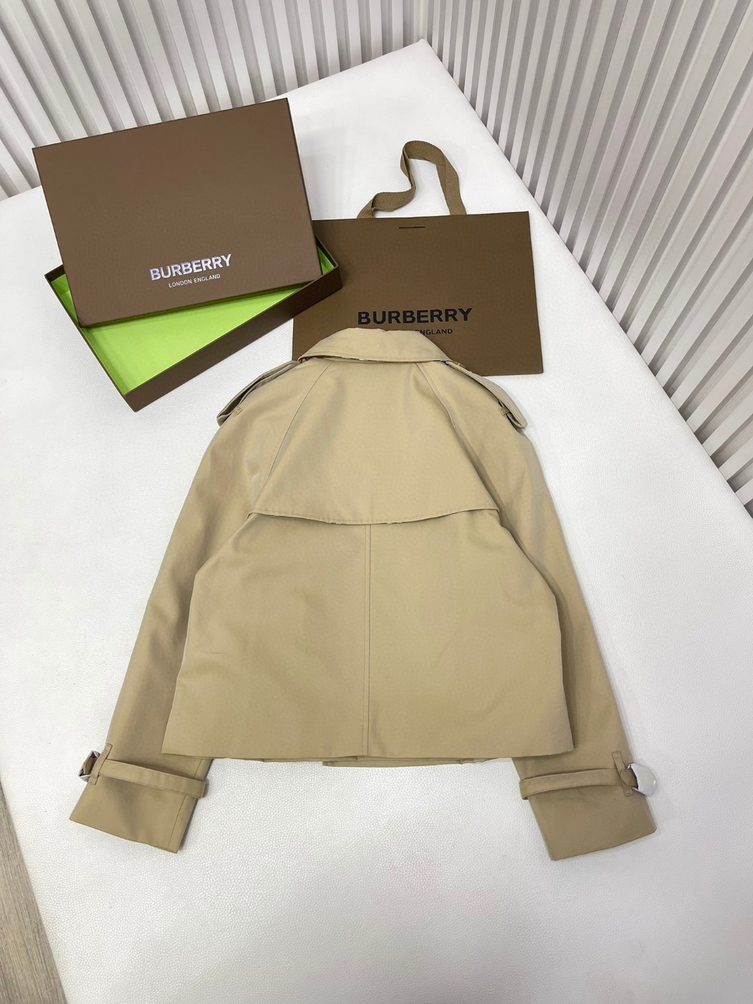 Burberry 巴宝莉 纯色翻领双排扣风衣 夹克 长袖 外套 长款 秋冬款 卡其色  黑色 80793801