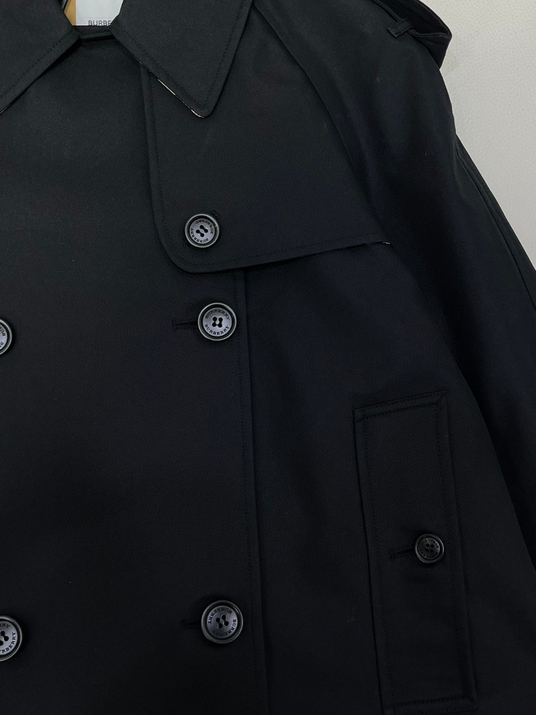 Burberry 巴宝莉 纯色翻领双排扣风衣 夹克 长袖 外套 长款 秋冬款 卡其色  黑色 80793801