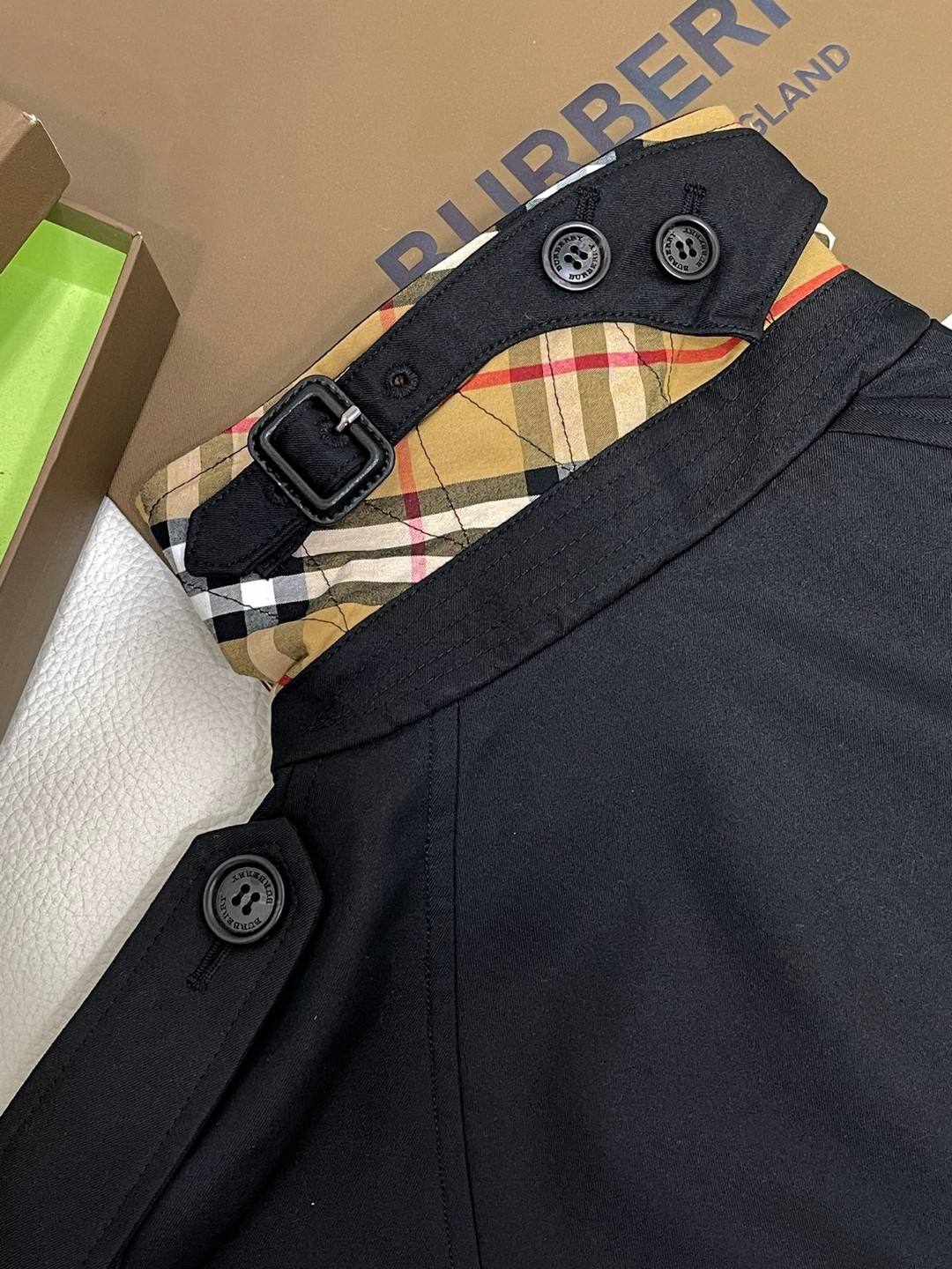 Burberry 巴宝莉 纯色翻领双排扣风衣 夹克 长袖 外套 长款 秋冬款 卡其色  黑色 80793801