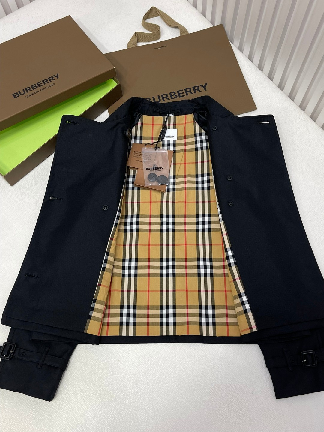 Burberry 巴宝莉 纯色翻领双排扣风衣 夹克 长袖 外套 长款 秋冬款 卡其色  黑色 80793801