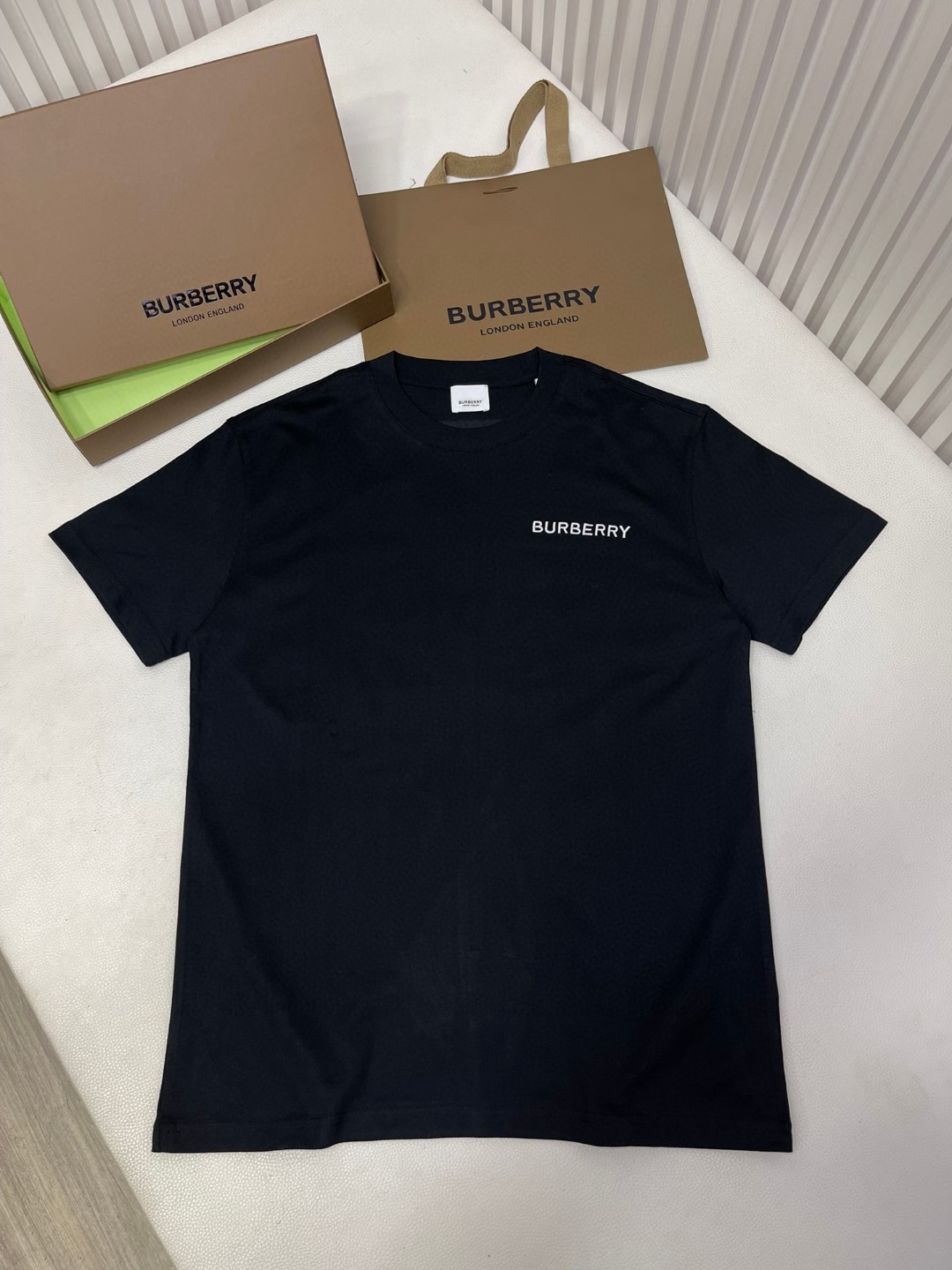 Burberry 巴宝莉 字母logo刺绣 短袖 T恤 夏季 黑色 白色 蓝色 80575471