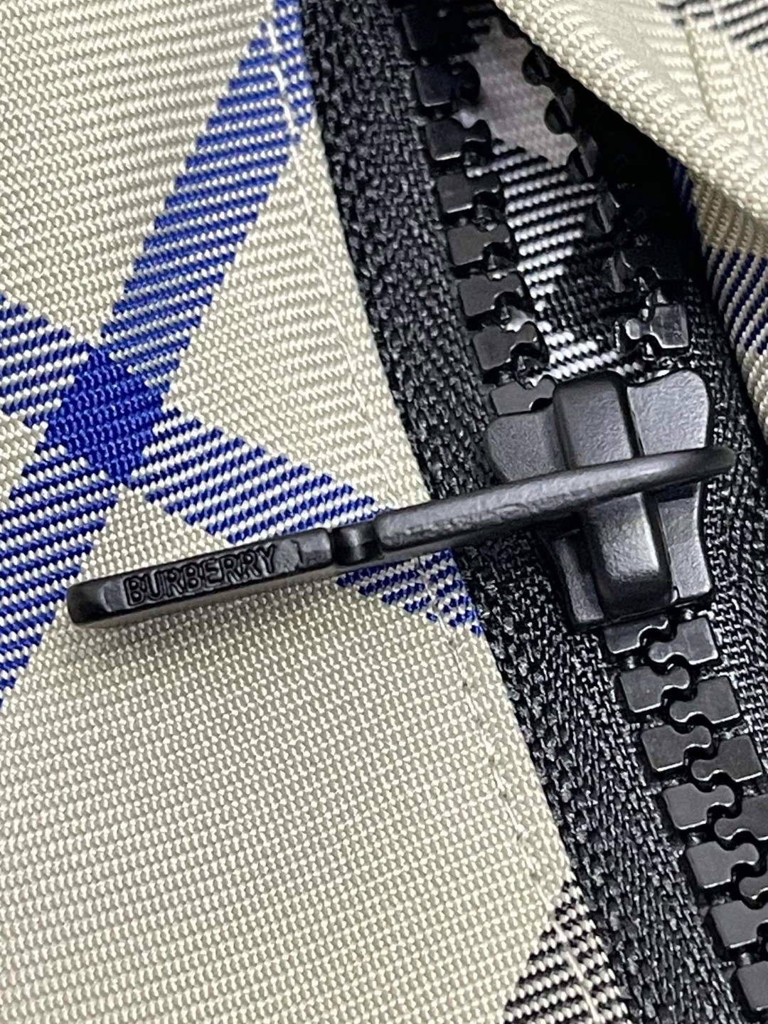 Burberry 巴宝莉 两面穿拼色格纹拉链连帽夹克 长袖 外套 秋冬款 青苔色 80883401