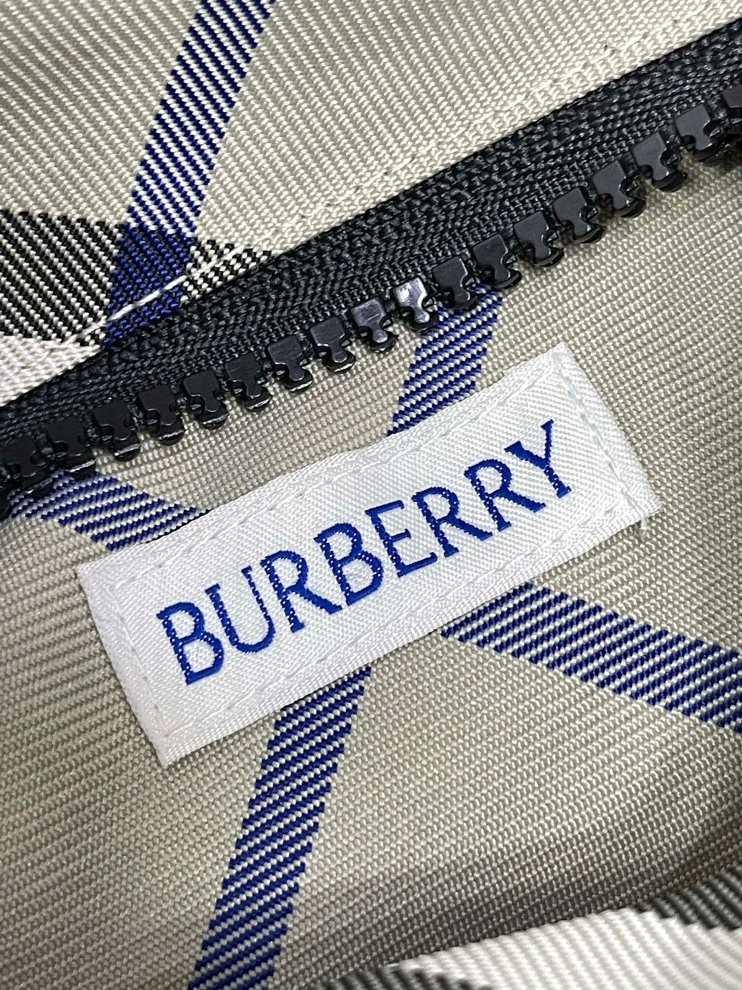 Burberry 巴宝莉 两面穿拼色格纹拉链连帽夹克 长袖 外套 秋冬款 青苔色 80883401