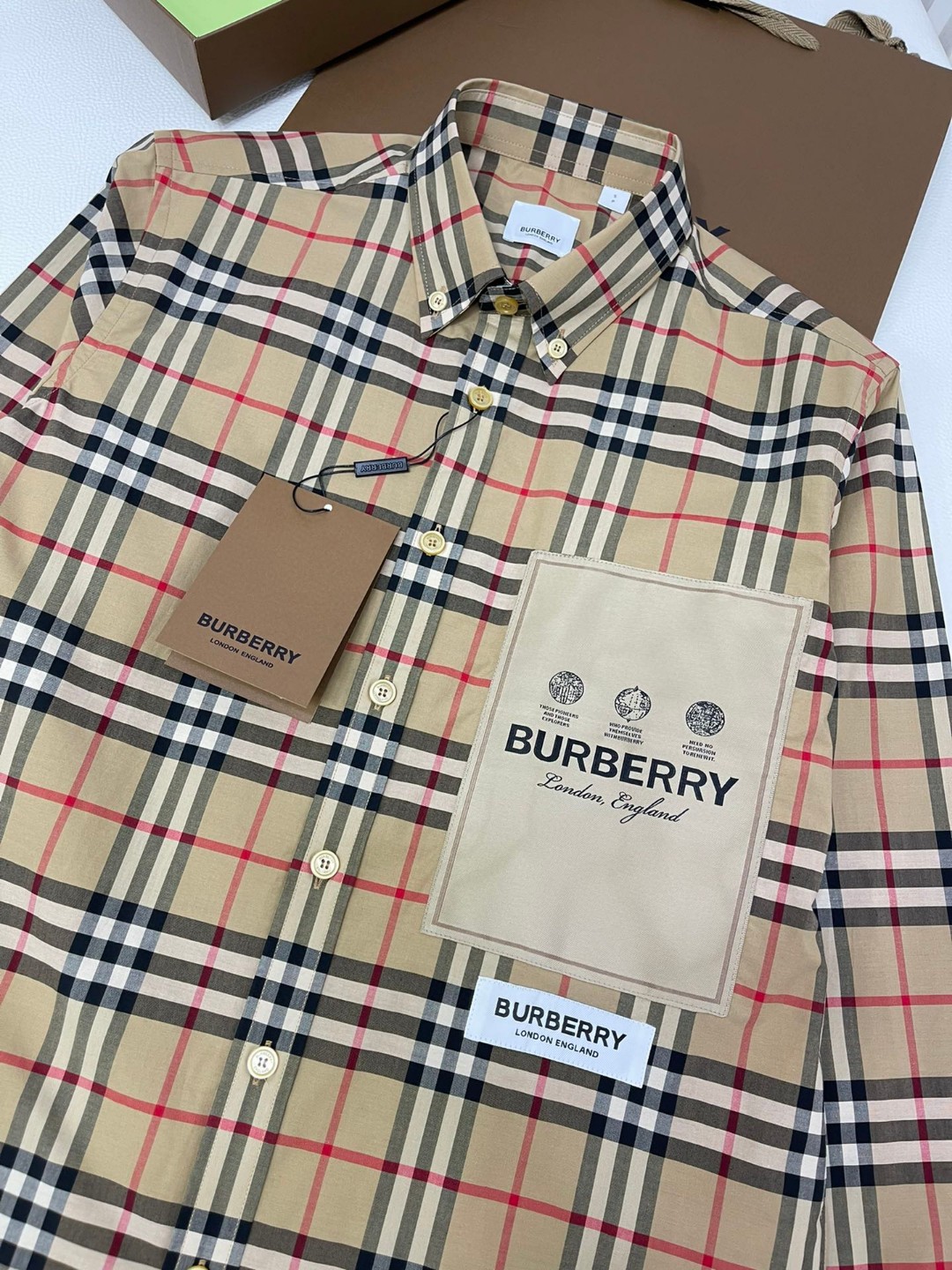 Burberry 巴宝莉 格纹胸口大标签单排扣衬衫 长袖 外套 秋冬款 棕色 80574611