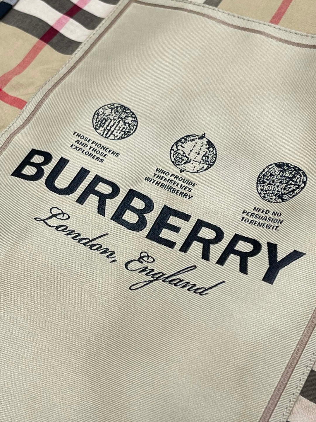 Burberry 巴宝莉 格纹胸口大标签单排扣衬衫 长袖 外套 秋冬款 棕色 80574611