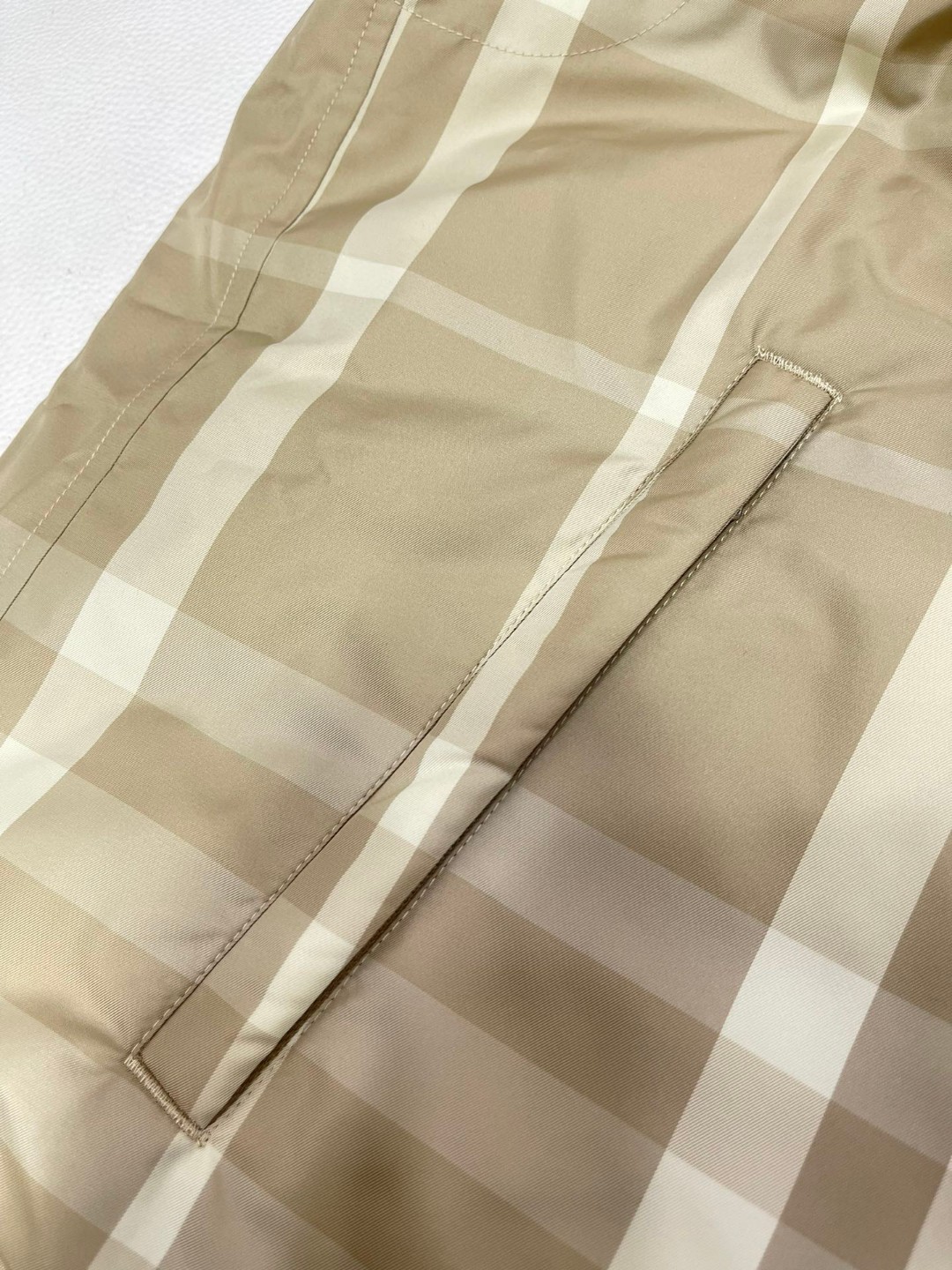 Burberry 巴宝莉 经典格纹两面穿尼龙连帽夹克 长袖 外套 秋冬款 黄褐色 