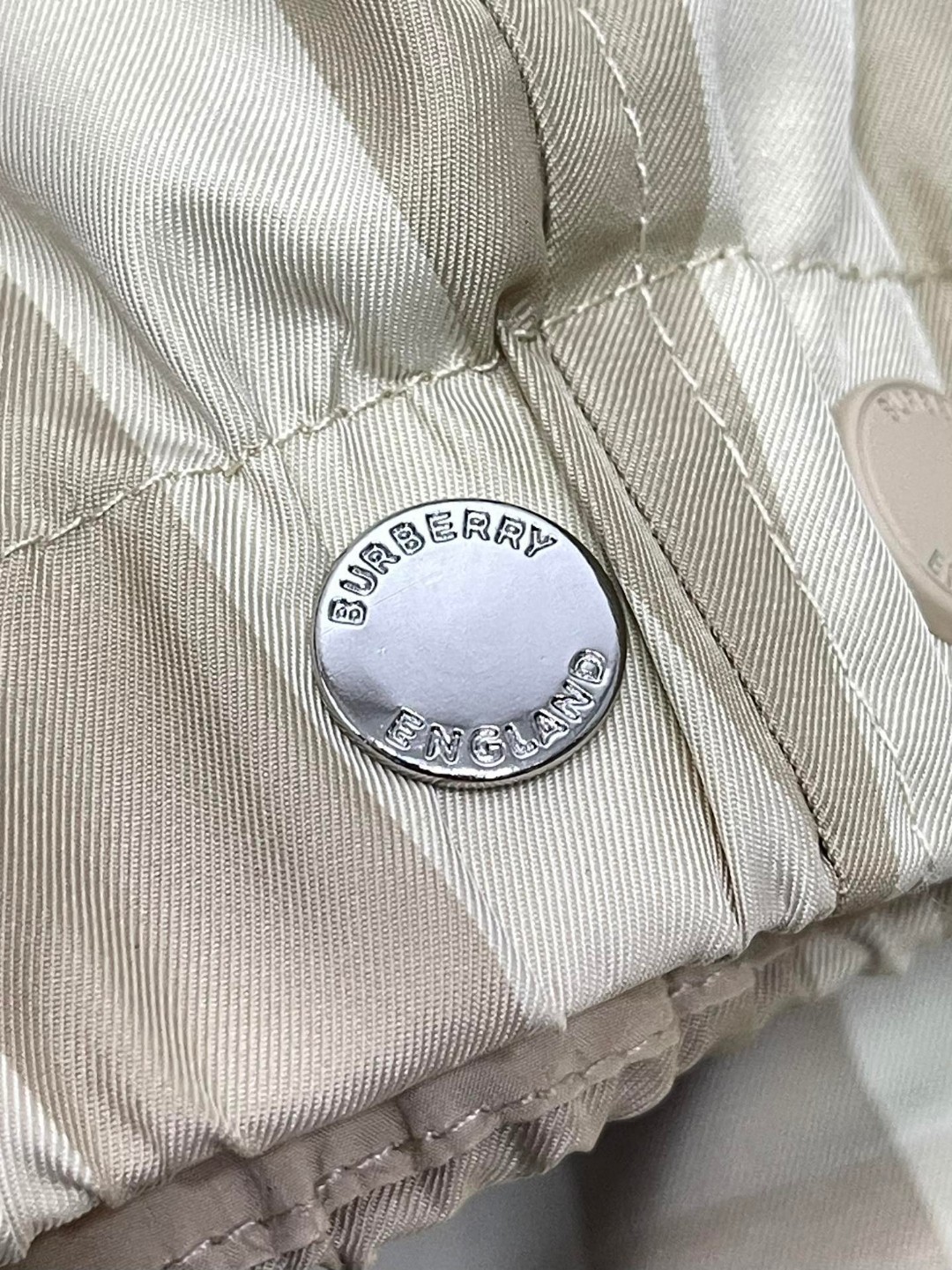 Burberry 巴宝莉 经典格纹两面穿尼龙连帽夹克 长袖 外套 秋冬款 黄褐色 