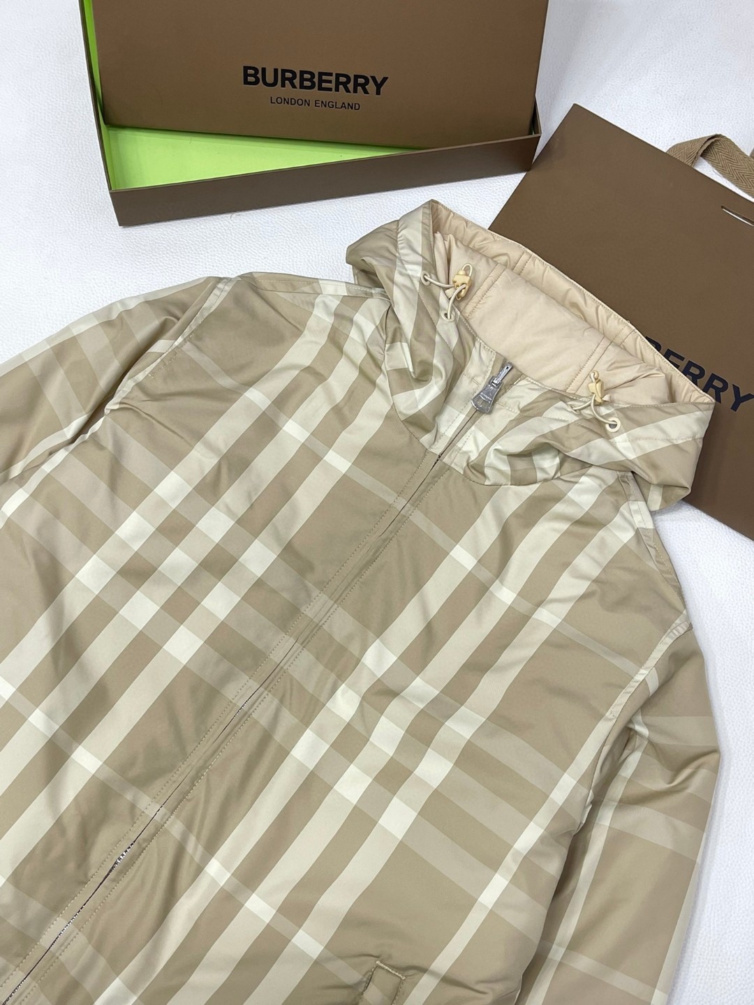 Burberry 巴宝莉 经典格纹两面穿尼龙连帽夹克 长袖 外套 秋冬款 黄褐色 