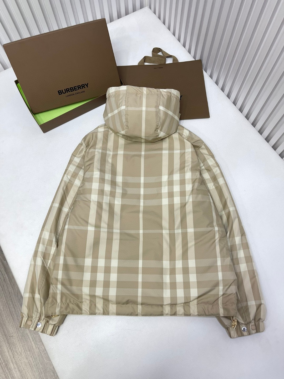 Burberry 巴宝莉 经典格纹两面穿尼龙连帽夹克 长袖 外套 秋冬款 黄褐色 