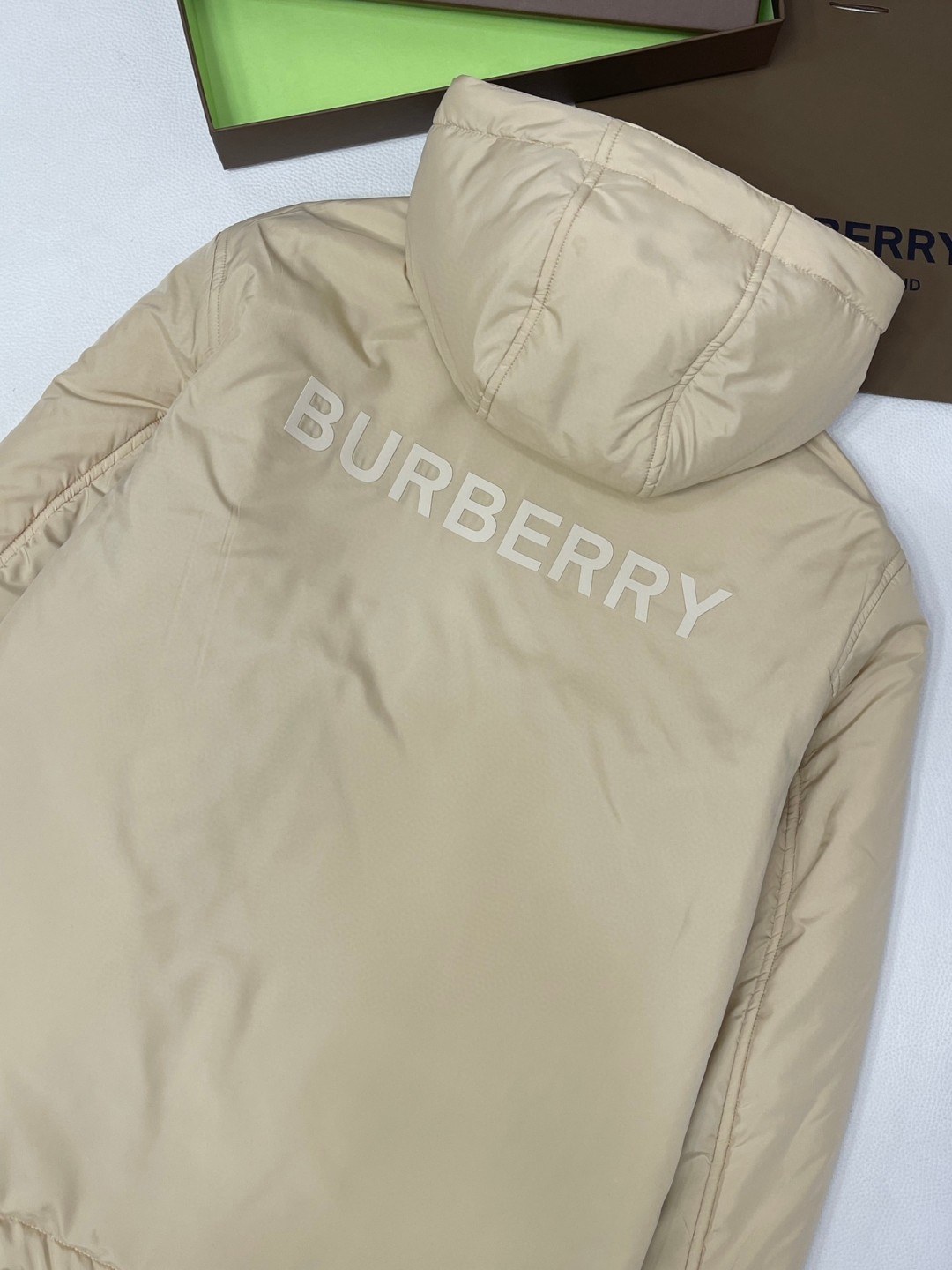 Burberry 巴宝莉 经典格纹两面穿尼龙连帽夹克 长袖 外套 秋冬款 黄褐色 