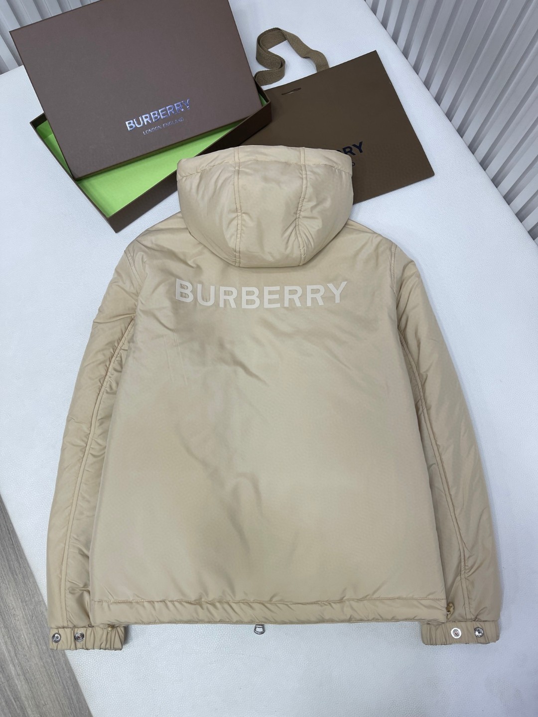 Burberry 巴宝莉 经典格纹两面穿尼龙连帽夹克 长袖 外套 秋冬款 黄褐色 