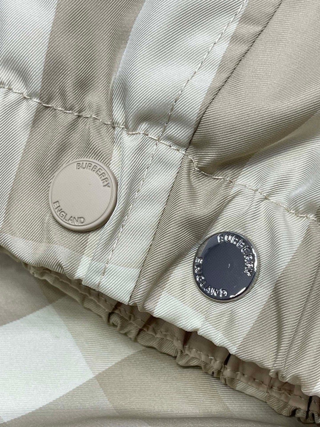 Burberry 巴宝莉 经典格纹两面穿尼龙连帽夹克 长袖 外套 秋冬款 黄褐色 