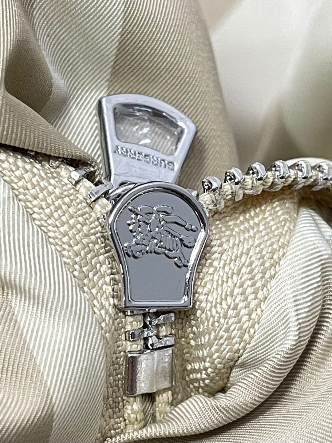 Burberry 巴宝莉 经典格纹两面穿尼龙连帽夹克 长袖 外套 秋冬款 黄褐色 