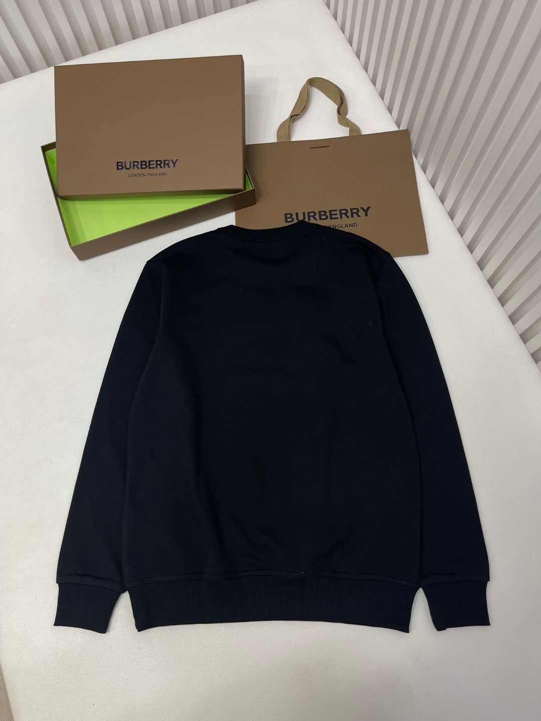 Burberry 巴宝莉 格纹刺绣字母logo卫衣 长袖 圆领 外套 秋冬款 白色 黑色 