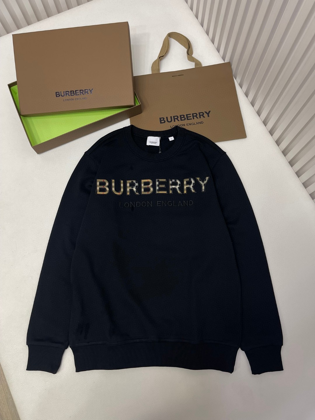 Burberry 巴宝莉 格纹刺绣字母logo卫衣 长袖 圆领 外套 秋冬款 白色 黑色 