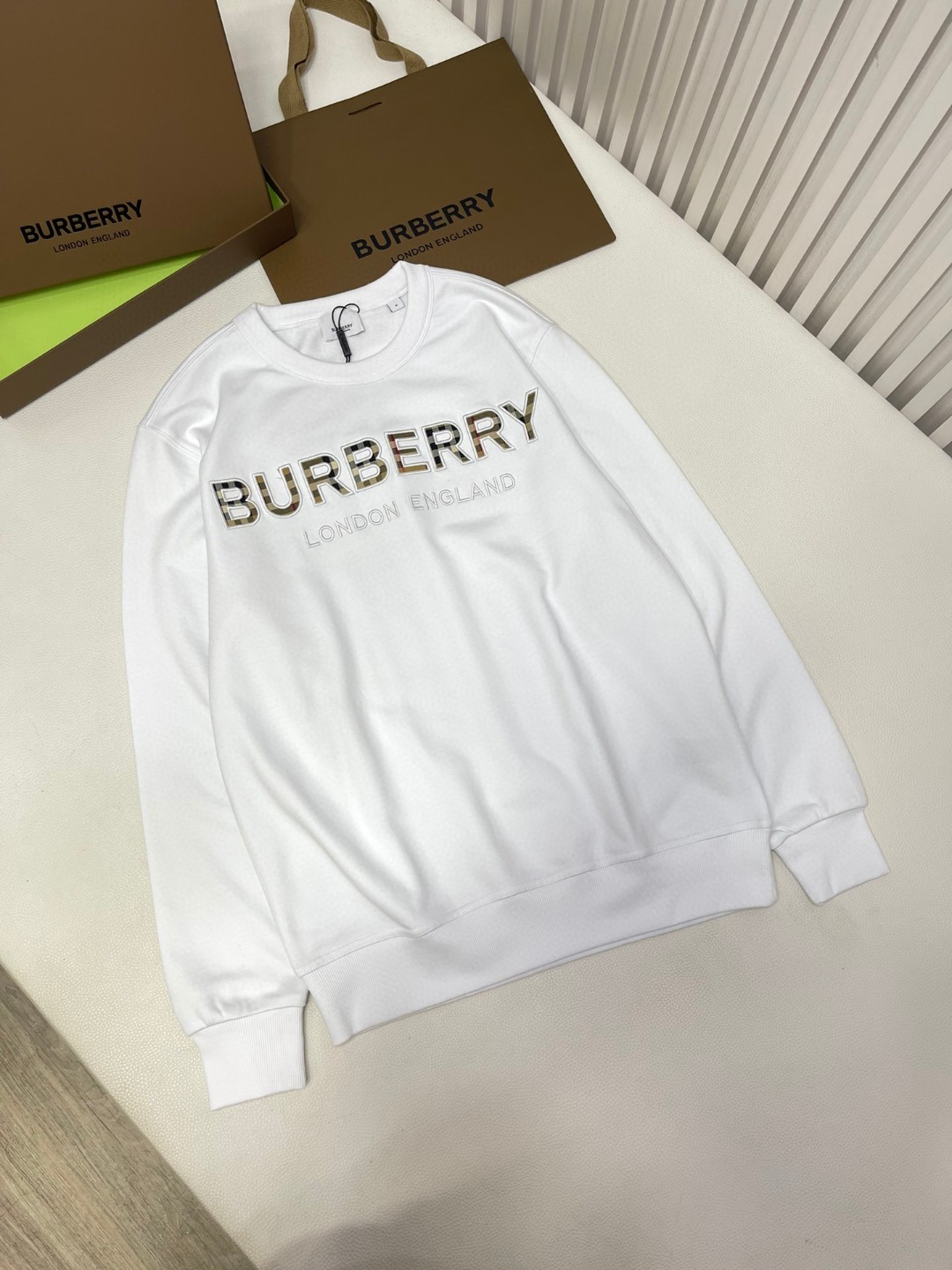 Burberry 巴宝莉 格纹刺绣字母logo卫衣 长袖 圆领 外套 秋冬款 白色 黑色 