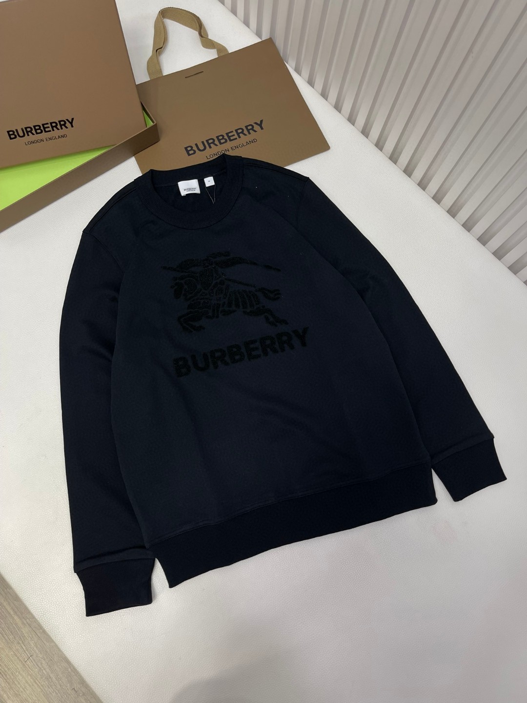 Burberry 巴宝莉 刺绣毛巾布马术骑士卫衣 长袖 圆领 外套 秋冬款 白色 黑色 80714561