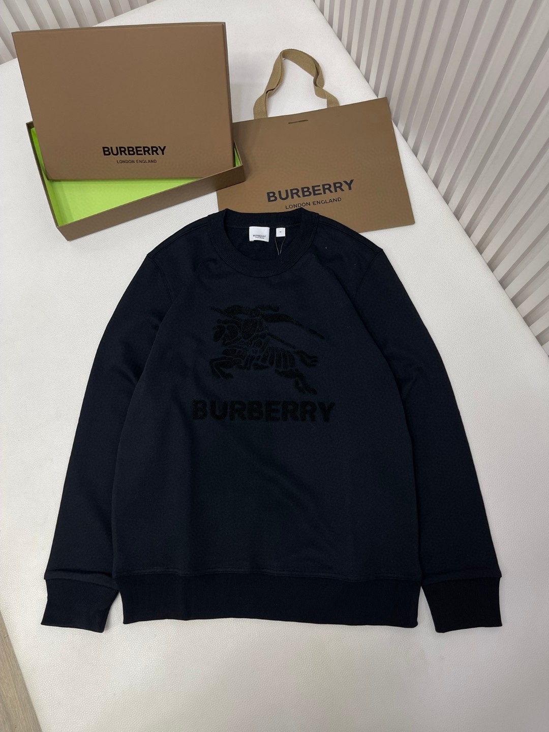 Burberry 巴宝莉 刺绣毛巾布马术骑士卫衣 长袖 圆领 外套 秋冬款 白色 黑色 80714561