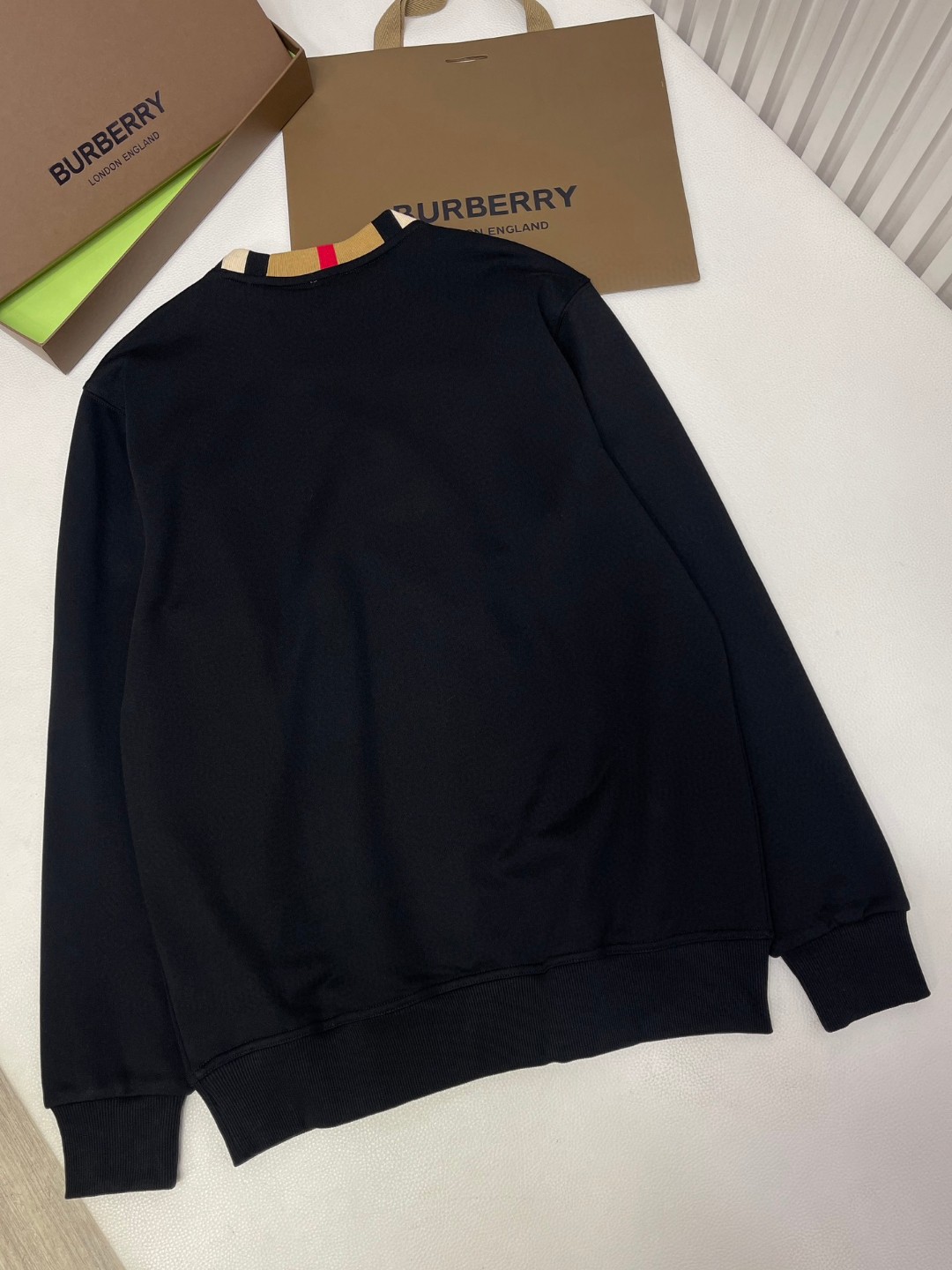 Burberry 巴宝莉 拼色领口刺绣字母logo卫衣 长袖 圆领 外套 秋冬款 黑色 80076931