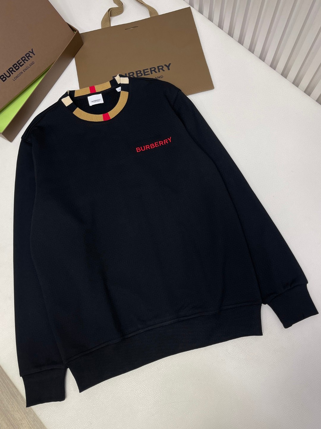 Burberry 巴宝莉 拼色领口刺绣字母logo卫衣 长袖 圆领 外套 秋冬款 黑色 80076931