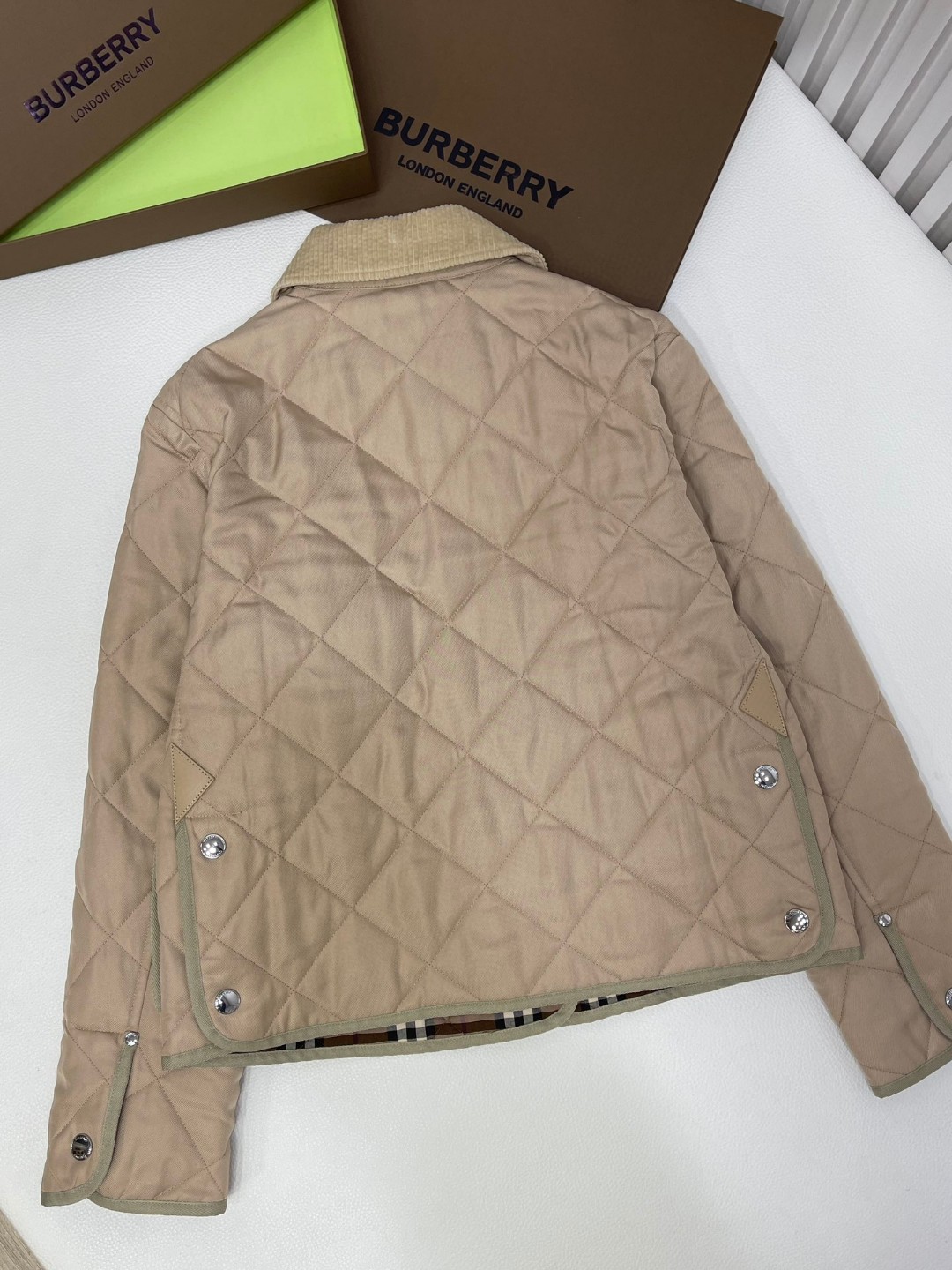 Burberry 巴宝莉 纯色翻领单排扣夹克 外套 长袖 短款 秋冬款 黑色 米色 80565751