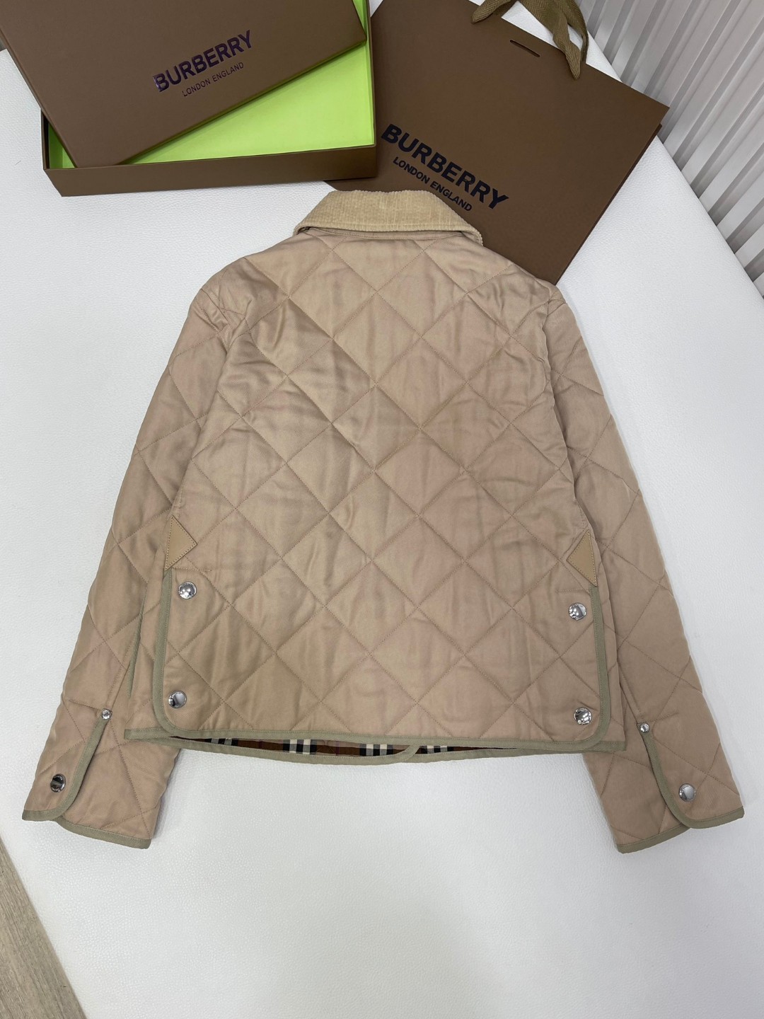 Burberry 巴宝莉 纯色翻领单排扣夹克 外套 长袖 短款 秋冬款 黑色 米色 80565751