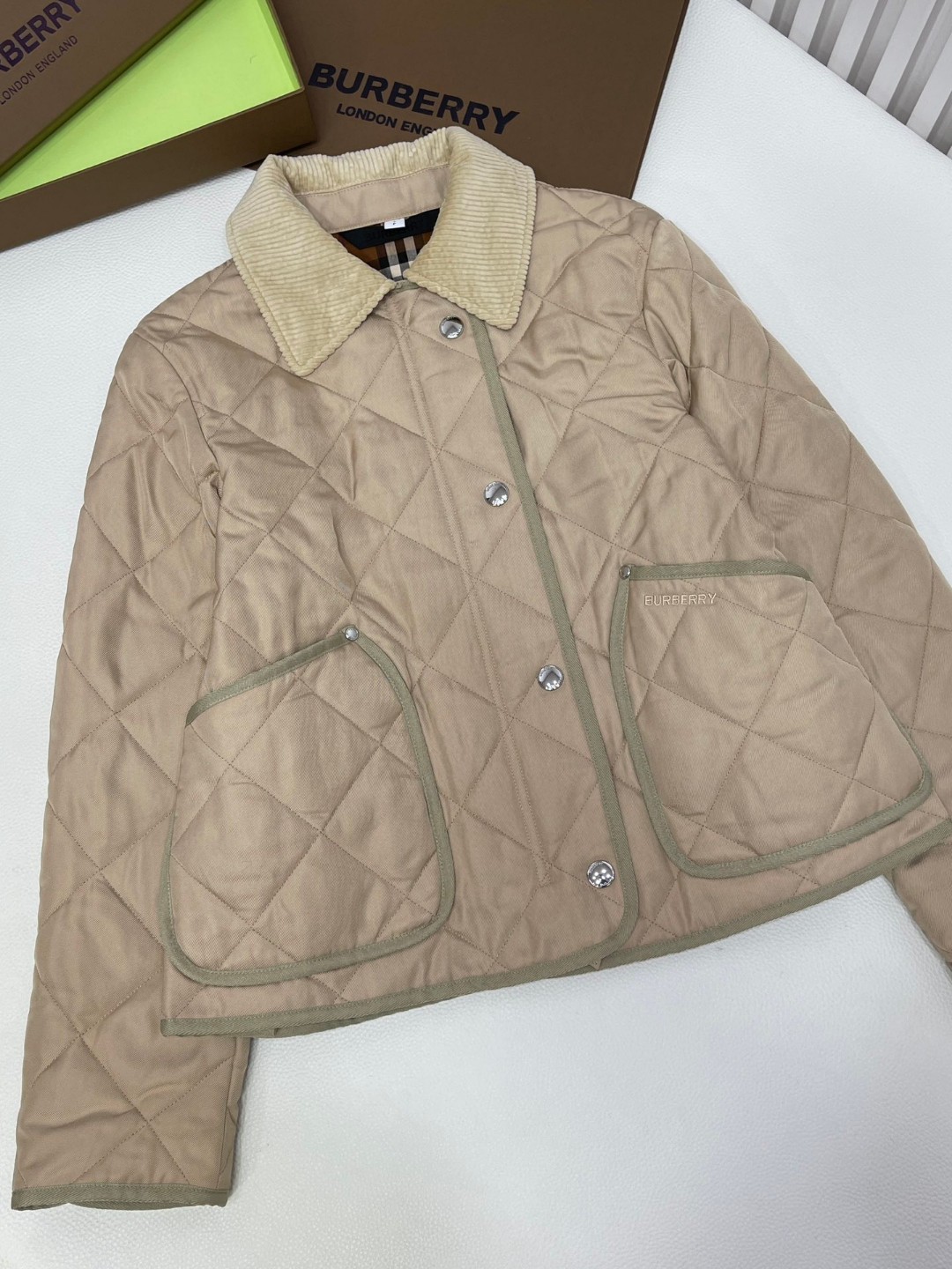 Burberry 巴宝莉 纯色翻领单排扣夹克 外套 长袖 短款 秋冬款 黑色 米色 80565751