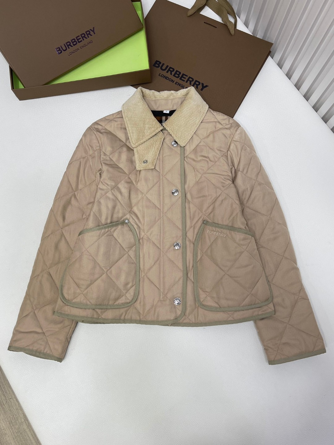 Burberry 巴宝莉 纯色翻领单排扣夹克 外套 长袖 短款 秋冬款 黑色 米色 80565751