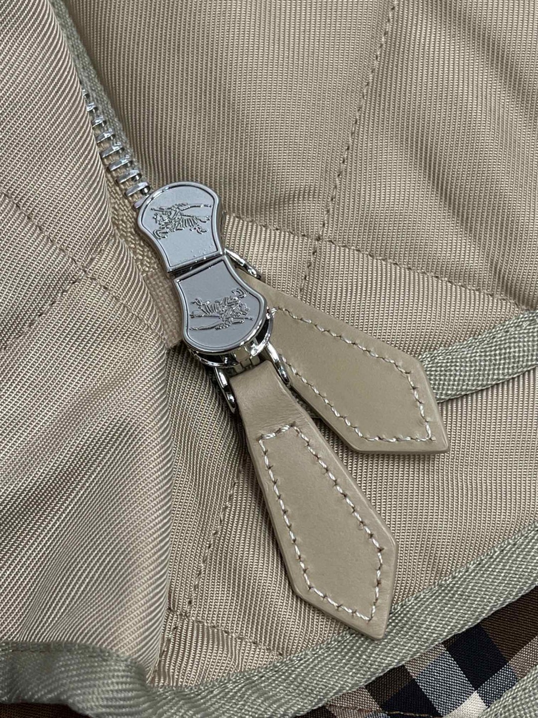 Burberry 巴宝莉 纯色翻领单排扣夹克 外套 长袖 短款 秋冬款 黑色 米色 80565751