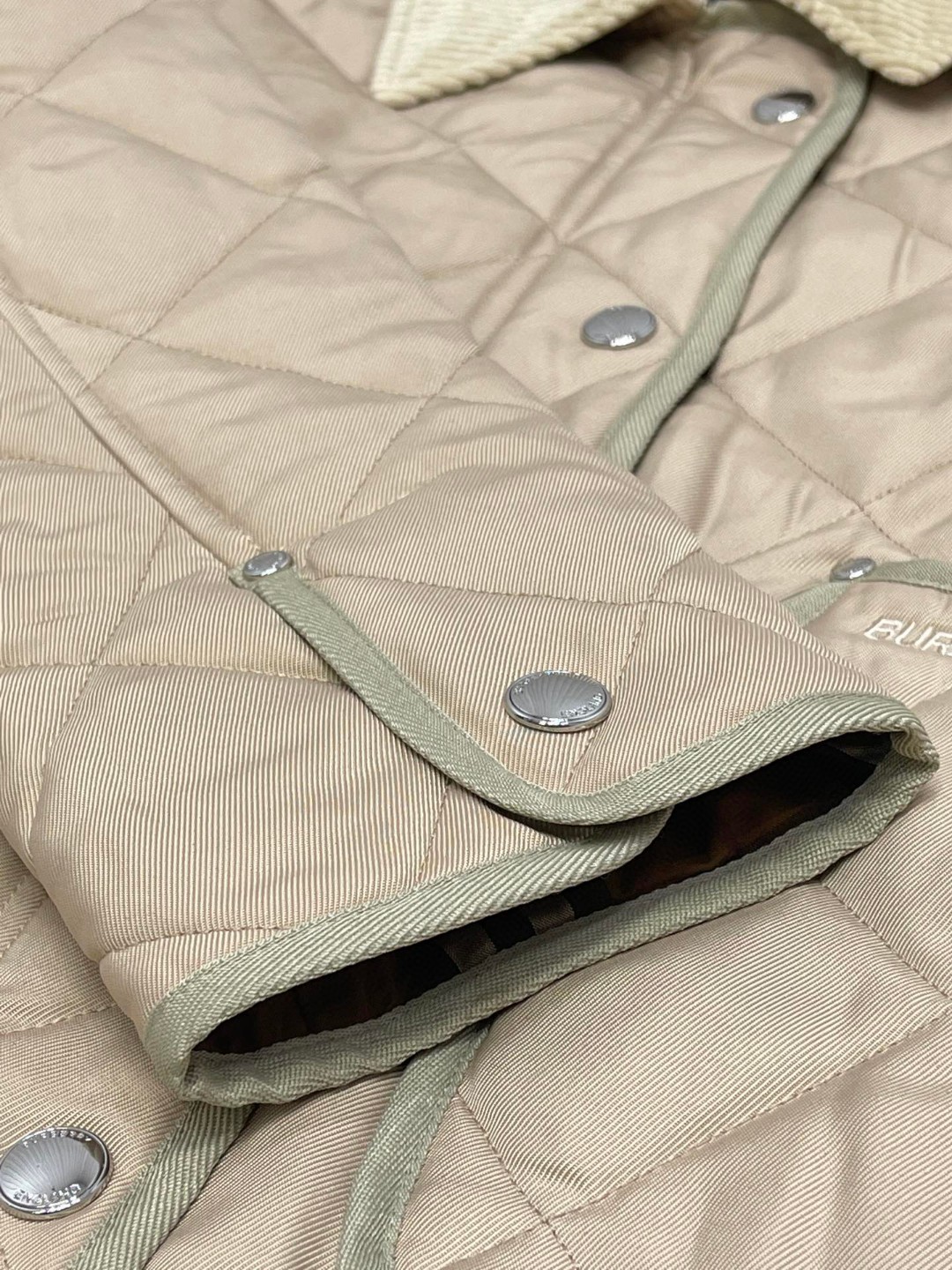 Burberry 巴宝莉 纯色翻领单排扣夹克 外套 长袖 短款 秋冬款 黑色 米色 80565751