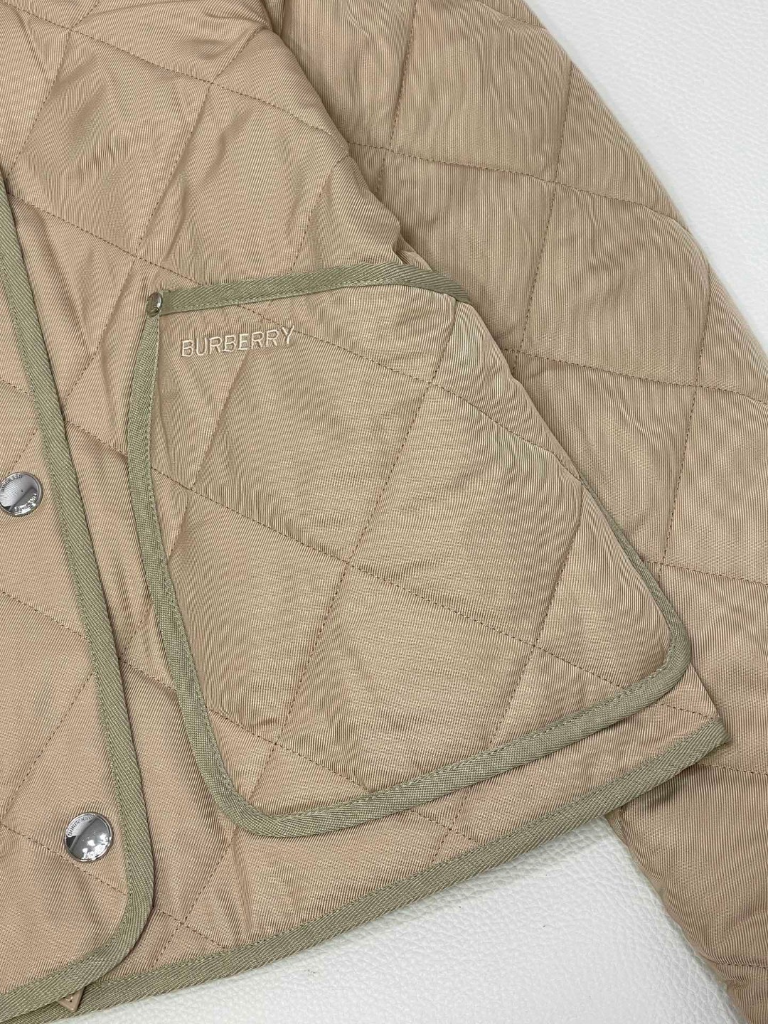 Burberry 巴宝莉 纯色翻领单排扣夹克 外套 长袖 短款 秋冬款 黑色 米色 80565751